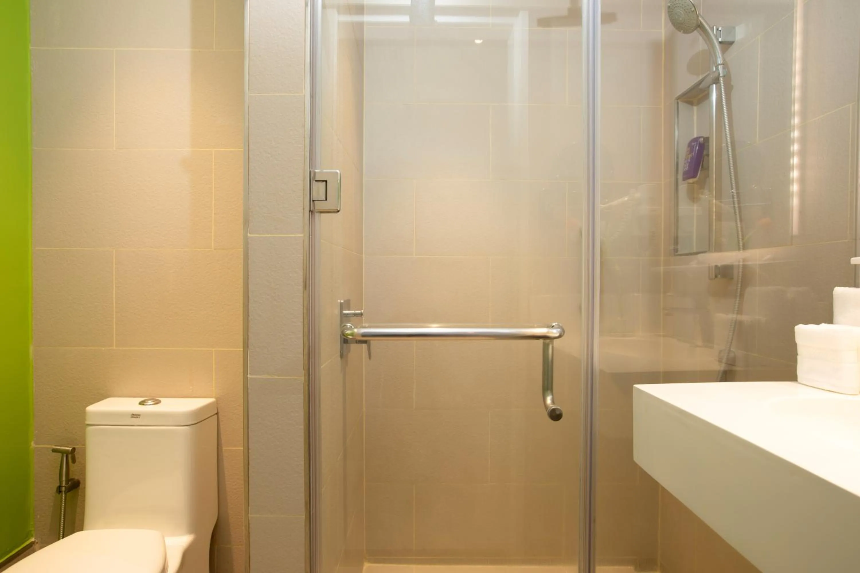 Shower in Park Inn By Radisson Clark