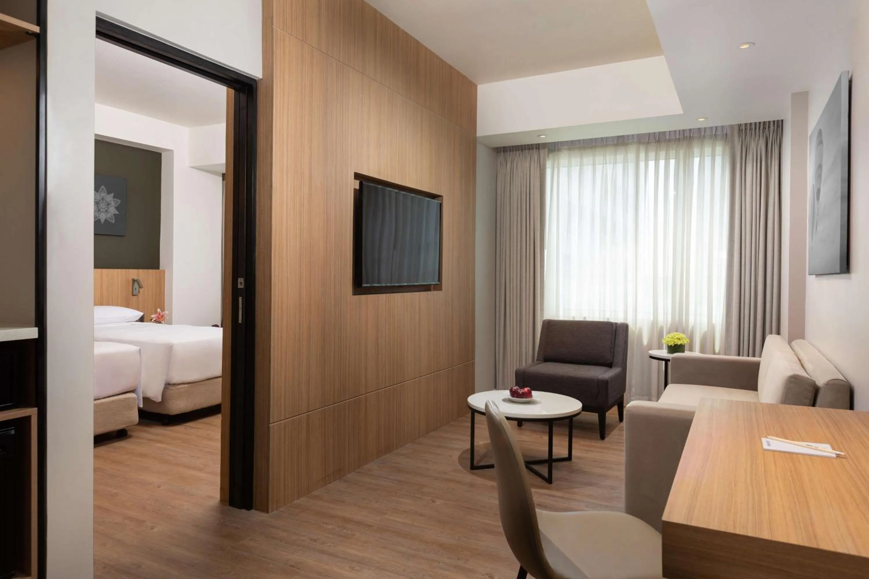 Photo of the whole room, Bed in Park Inn By Radisson Clark