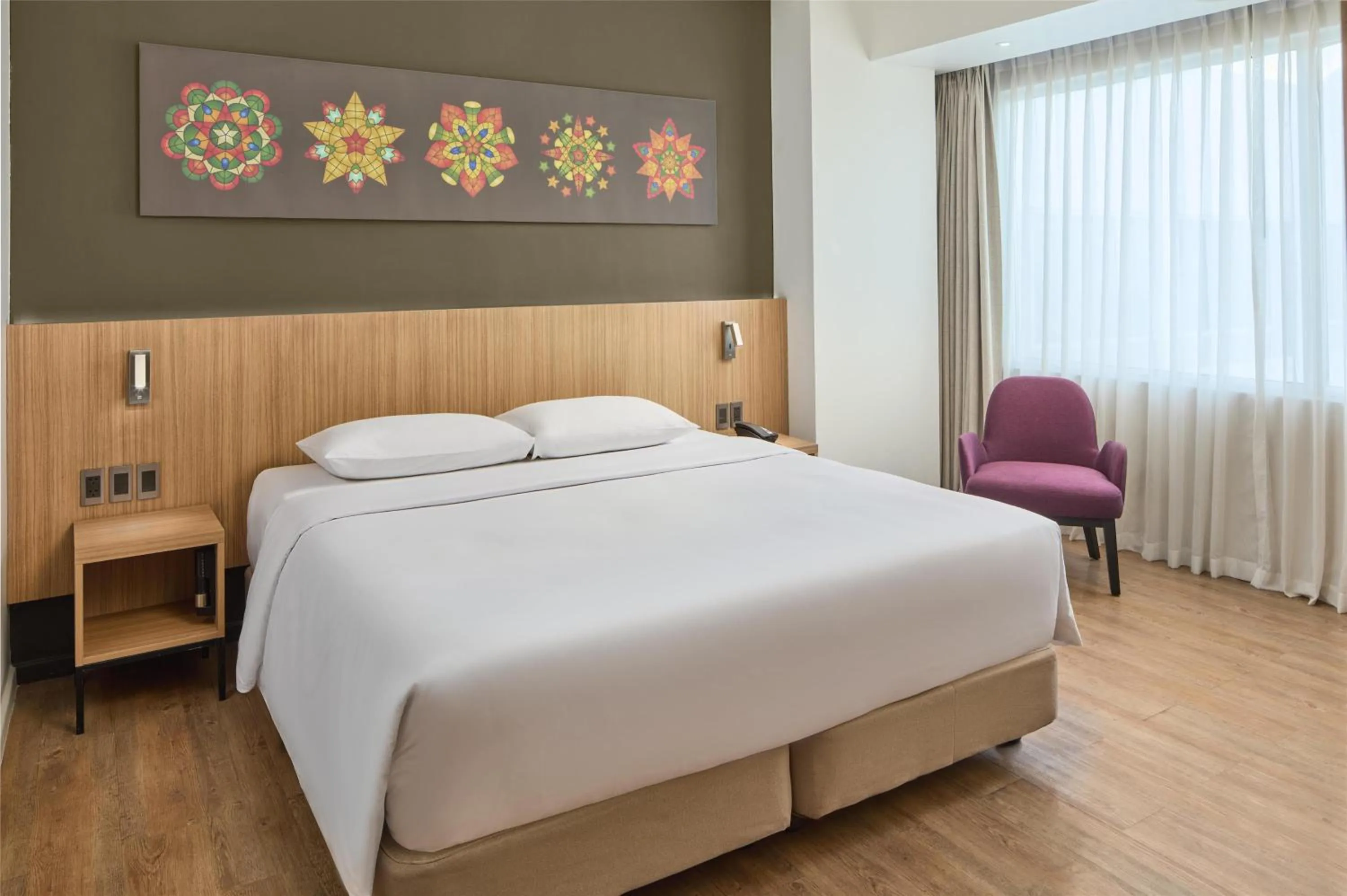 Photo of the whole room, Bed in Park Inn By Radisson Clark