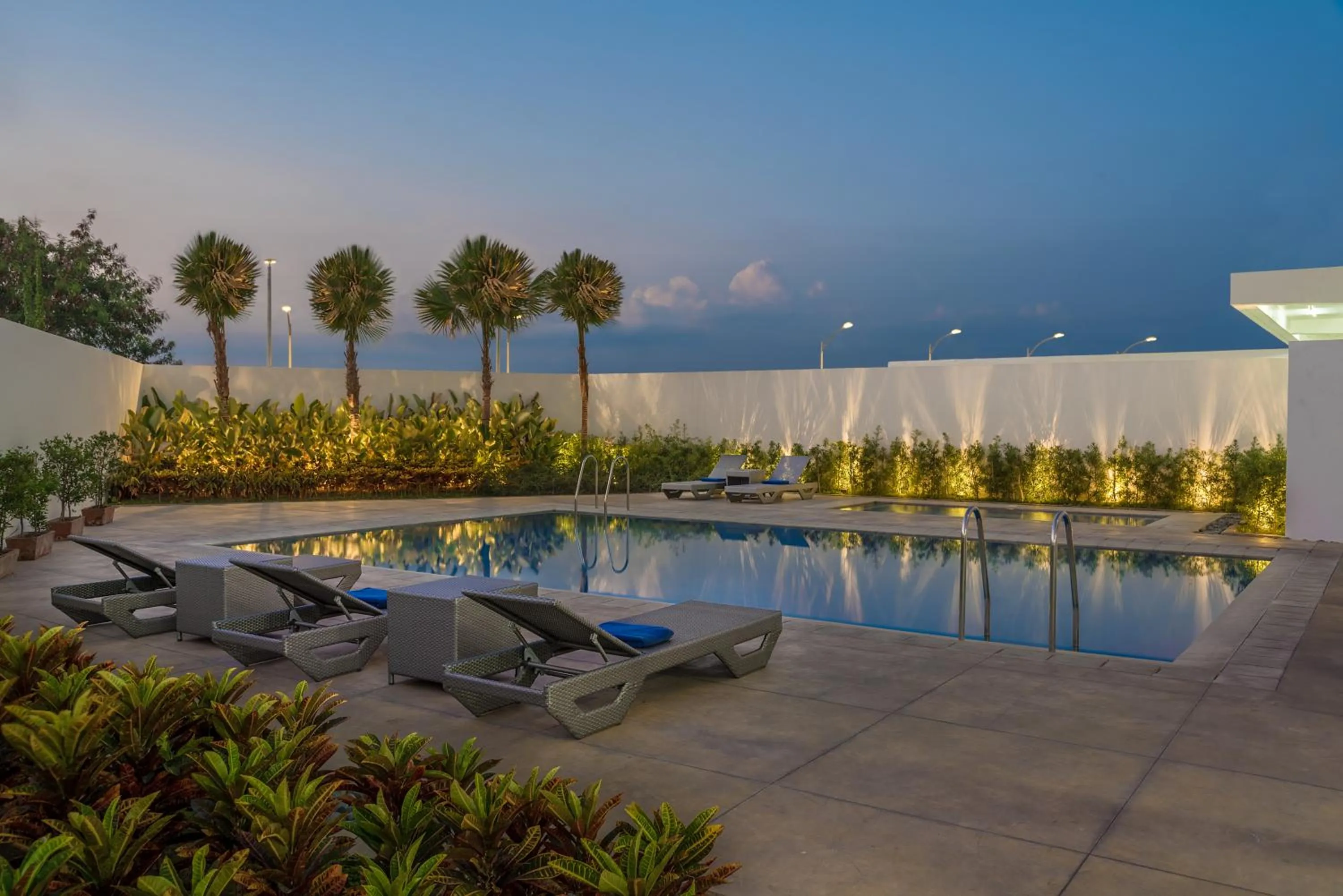 Swimming pool in Park Inn By Radisson Clark