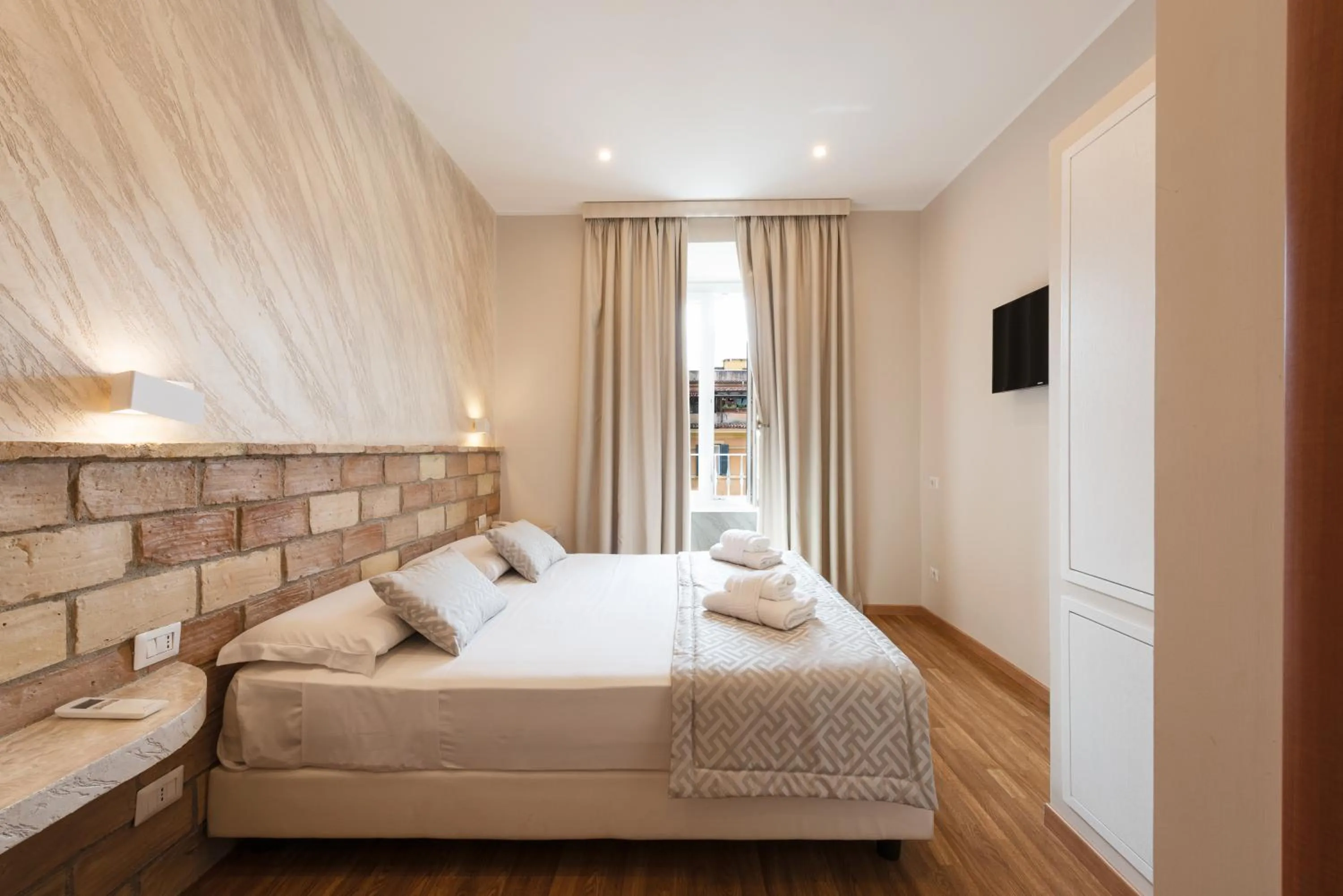 Photo of the whole room, Bed in Top Floor Colosseo Guesthouse