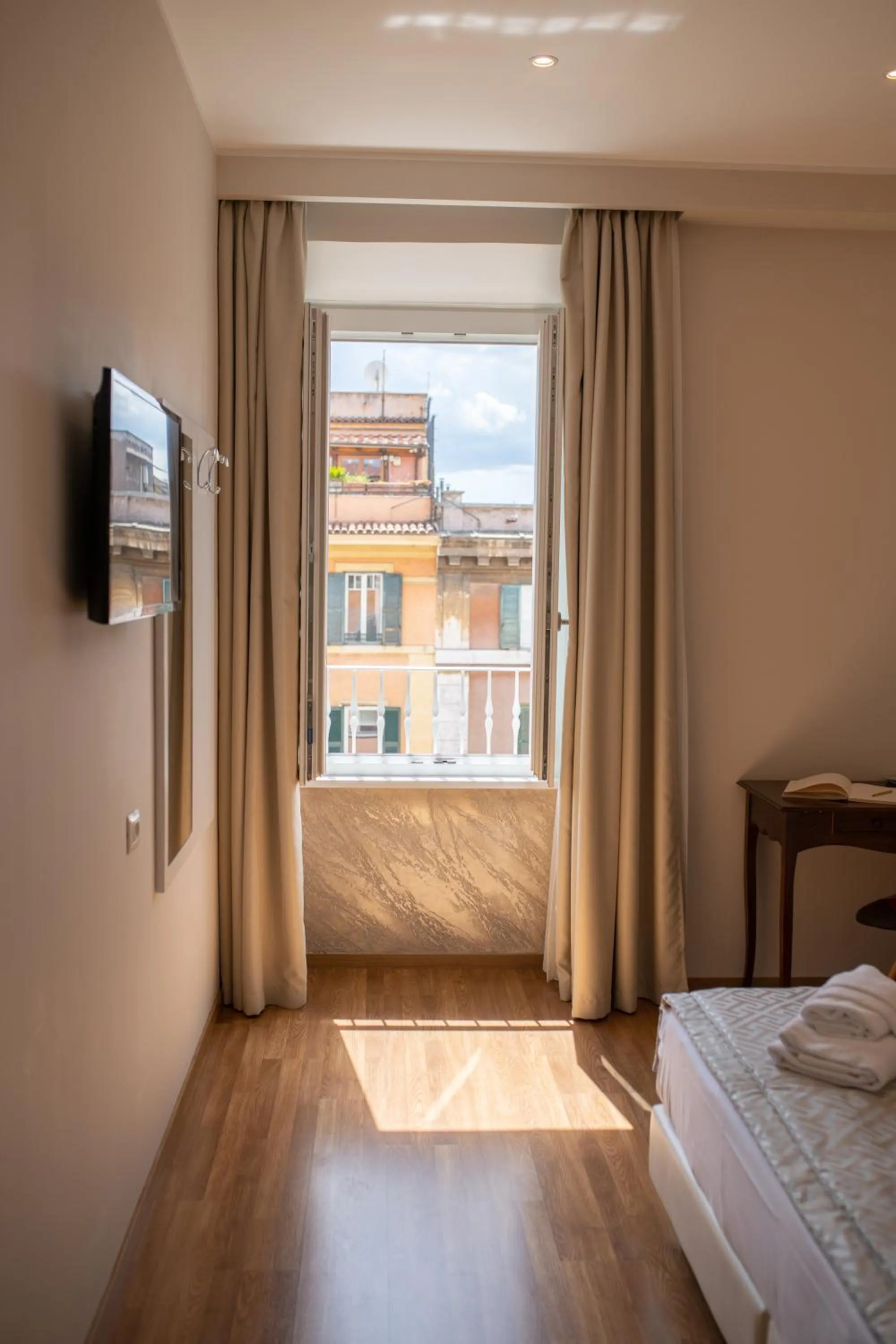 Photo of the whole room, Bed in Top Floor Colosseo Guesthouse
