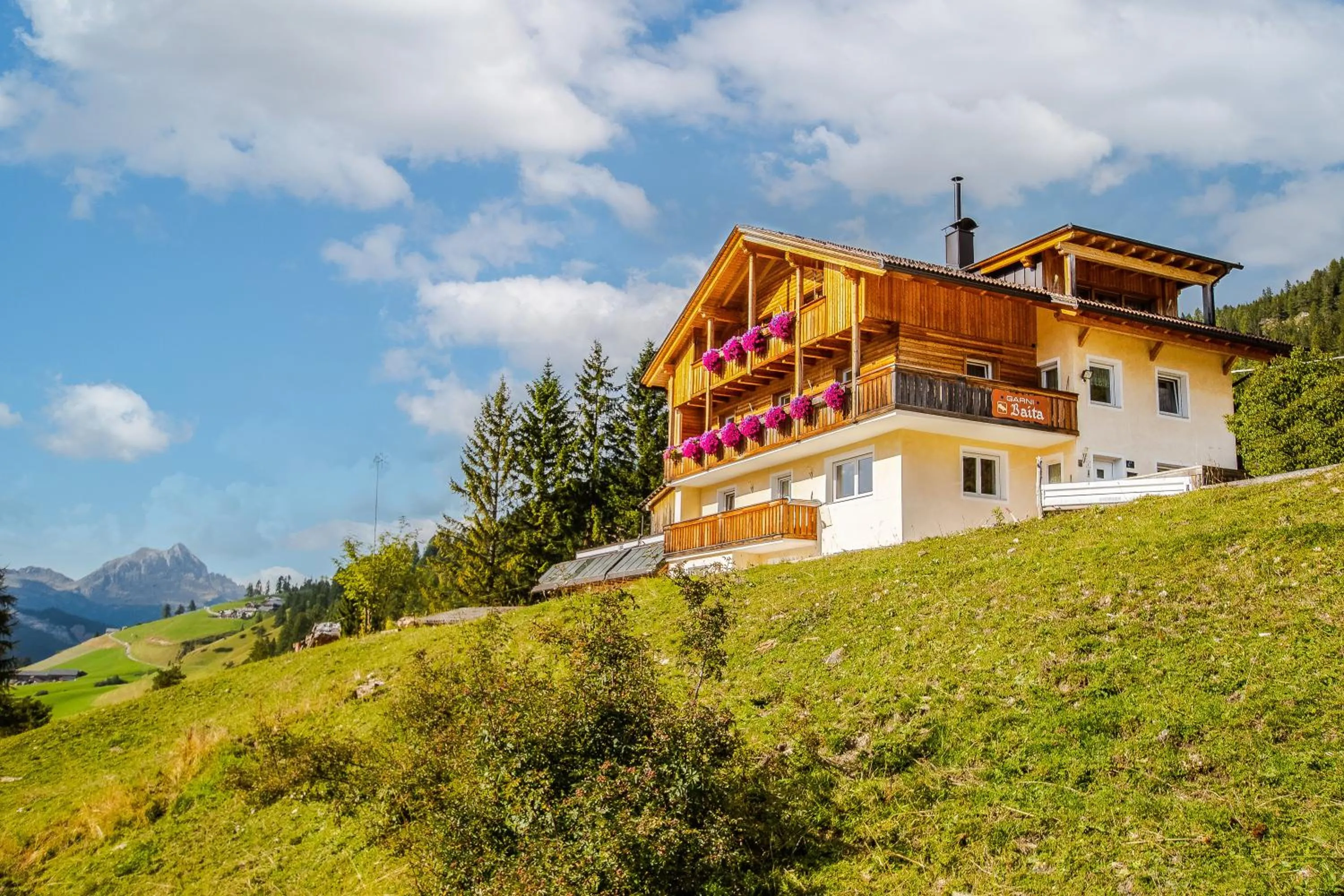 Property building in Garni Baita