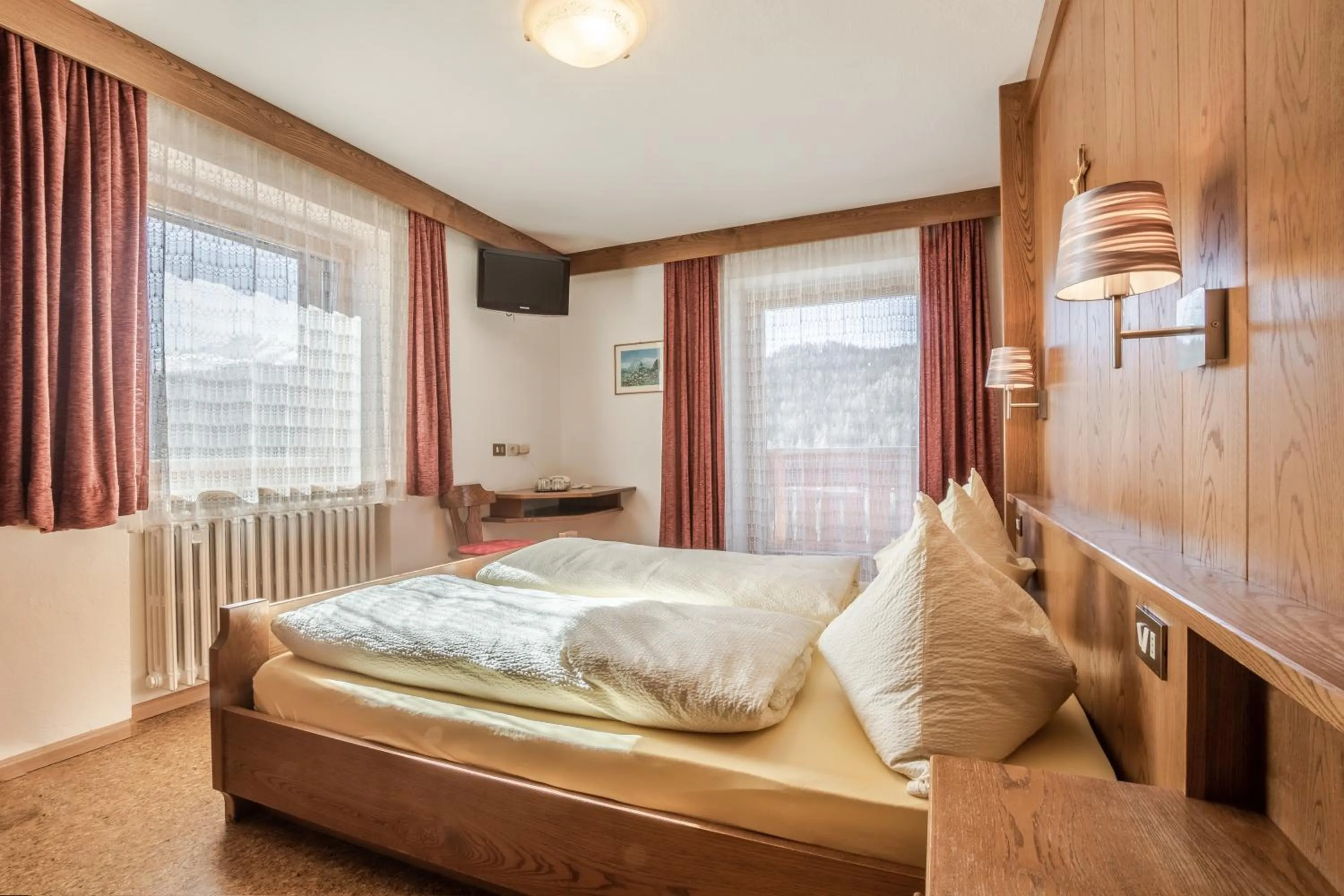 Photo of the whole room, Bed in Garni Baita