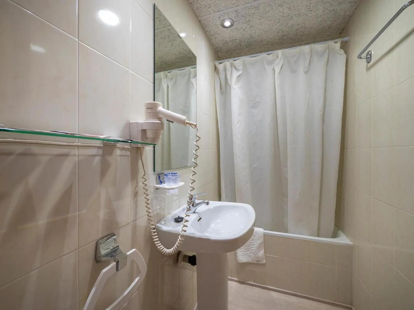 Bathroom in Hotel Vela