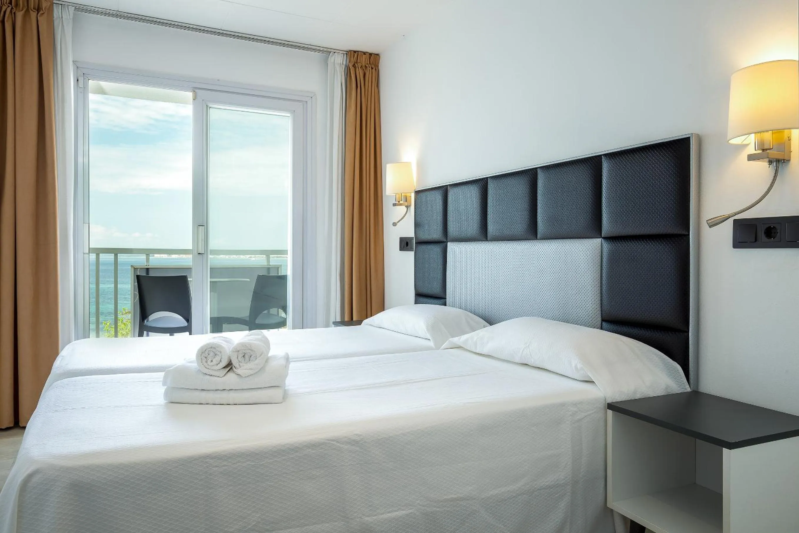 Bedroom, Bed in Hotel Vela