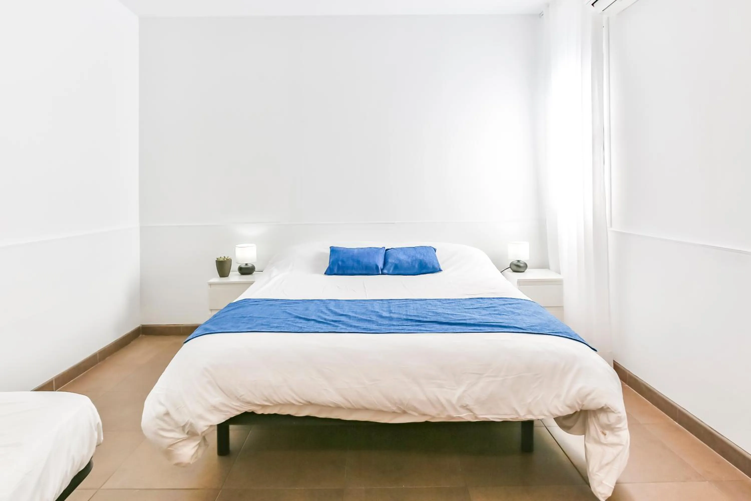 Bed in Laramond Barcelona Rooms