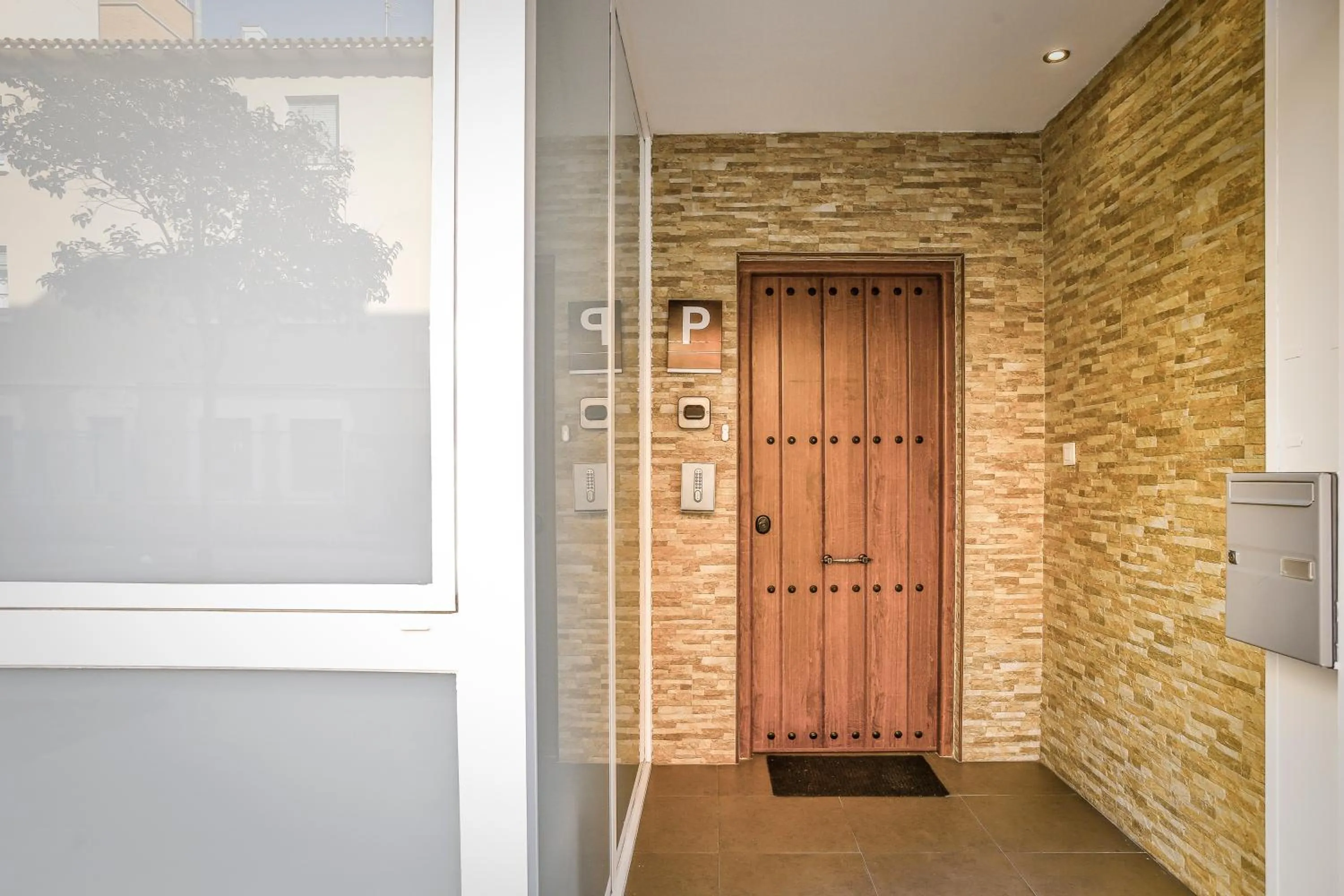 Facade/entrance in Laramond Barcelona Rooms