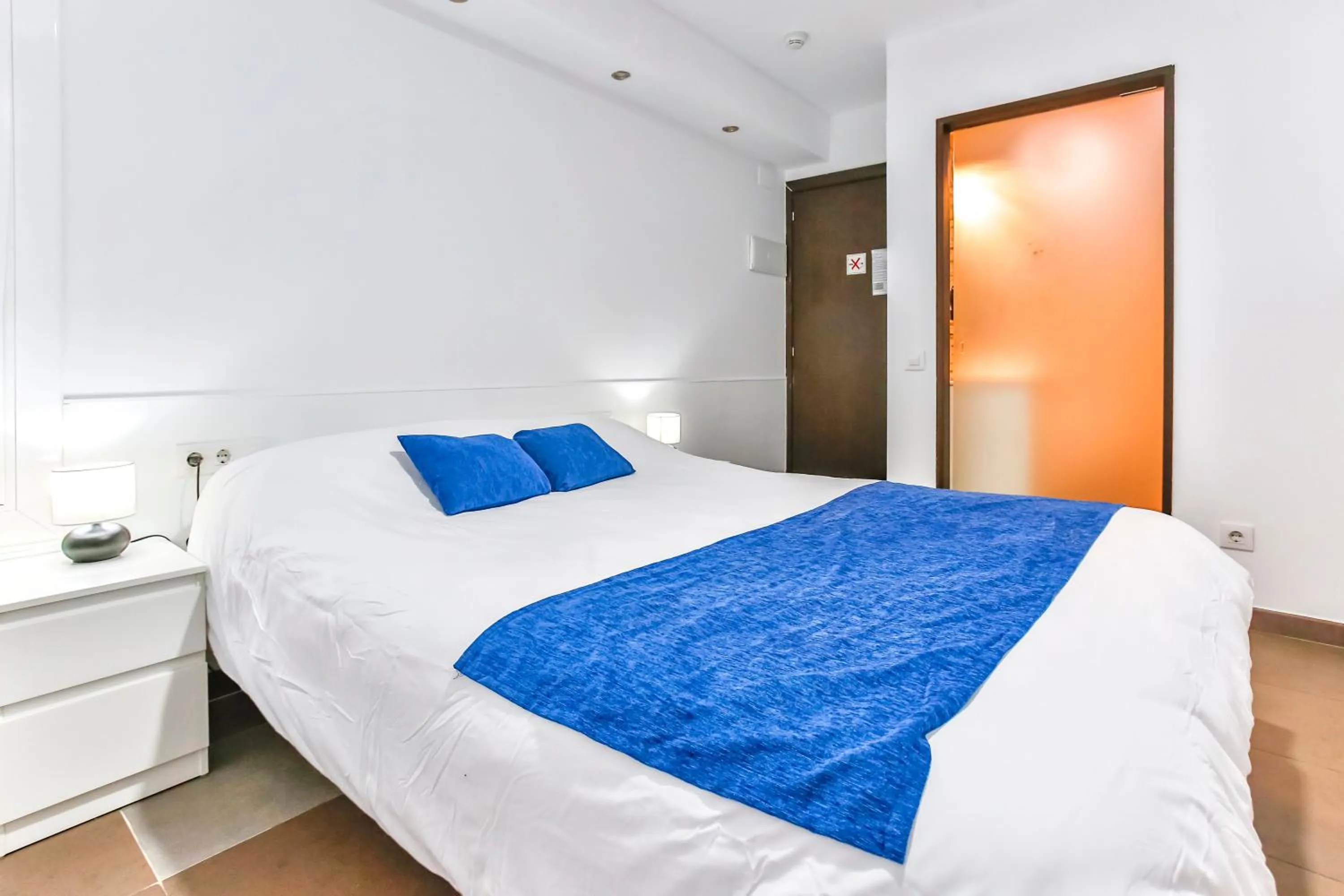 Bed in Laramond Barcelona Rooms