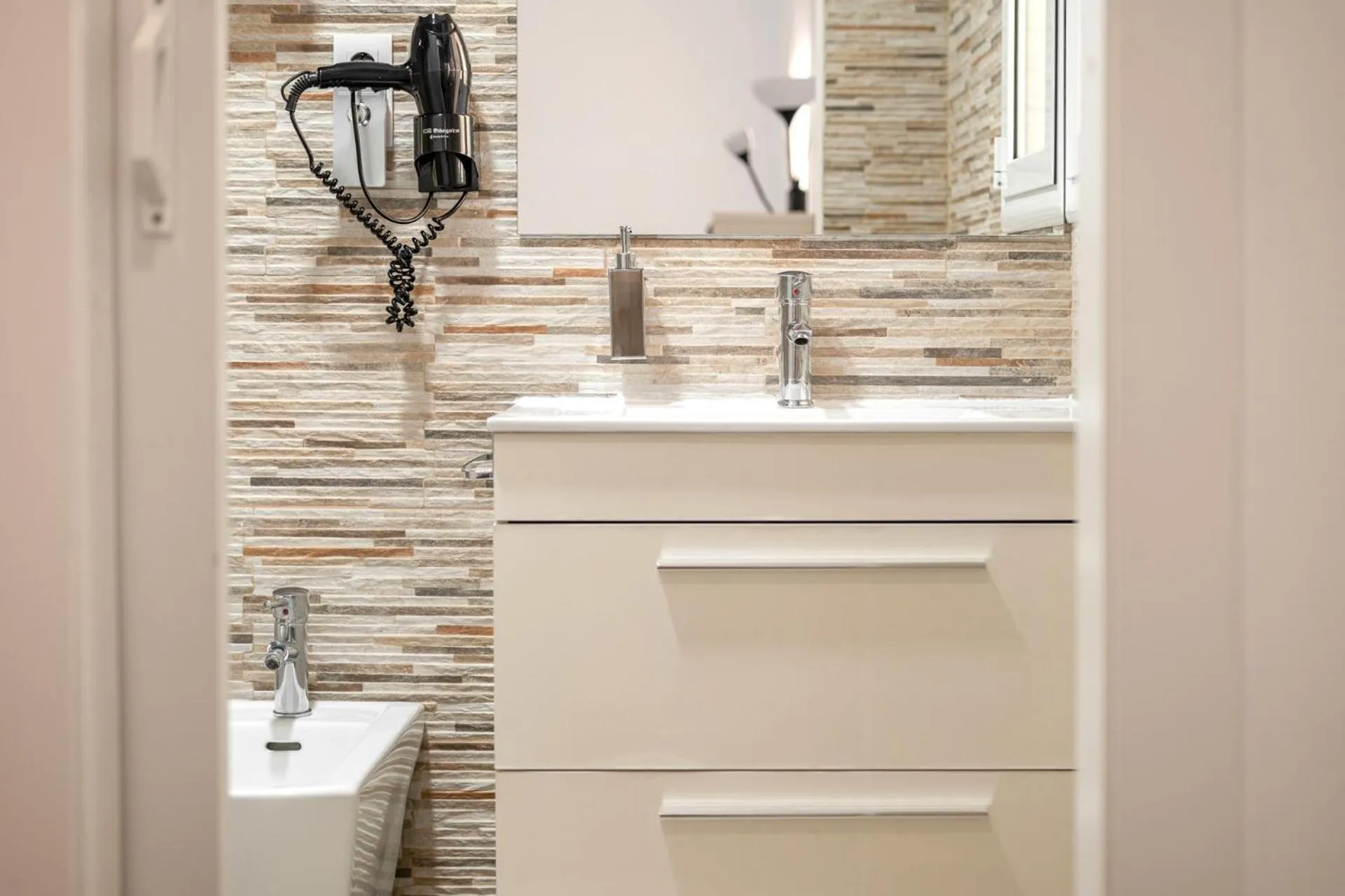 Bathroom in Laramond Barcelona Rooms