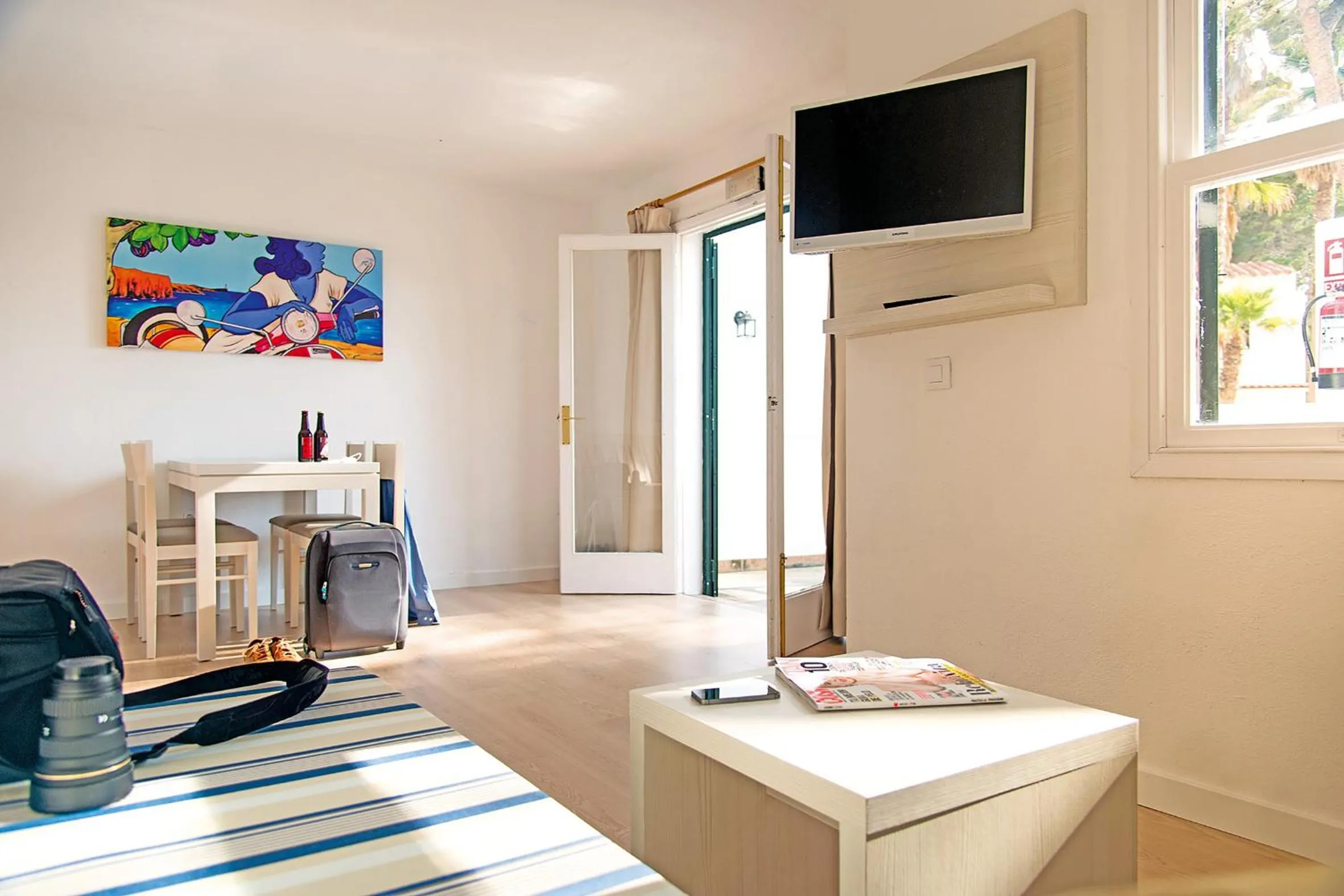 TV and multimedia in Apartamentos Cala Blanca