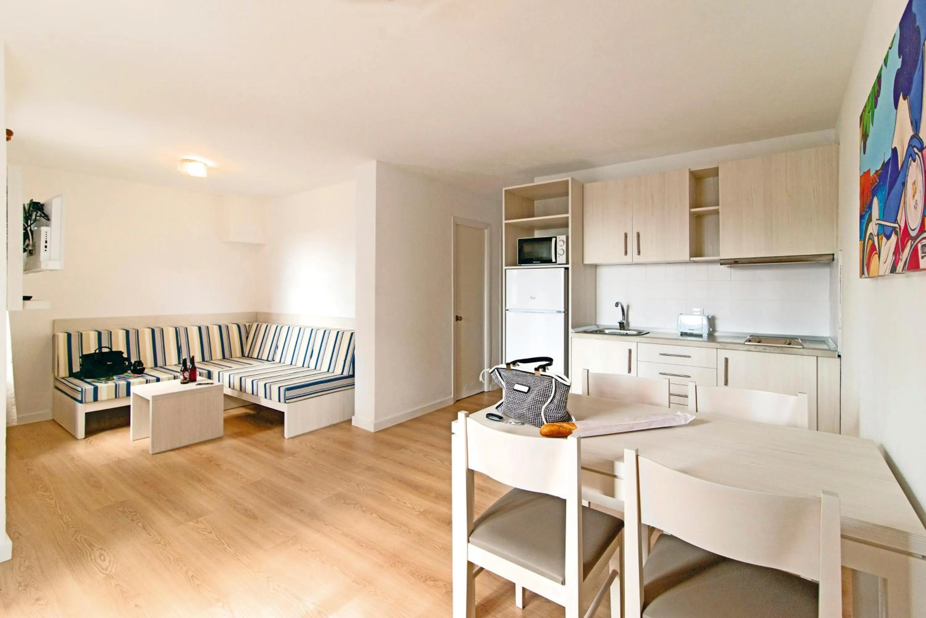 Dining area in Apartamentos Cala Blanca
