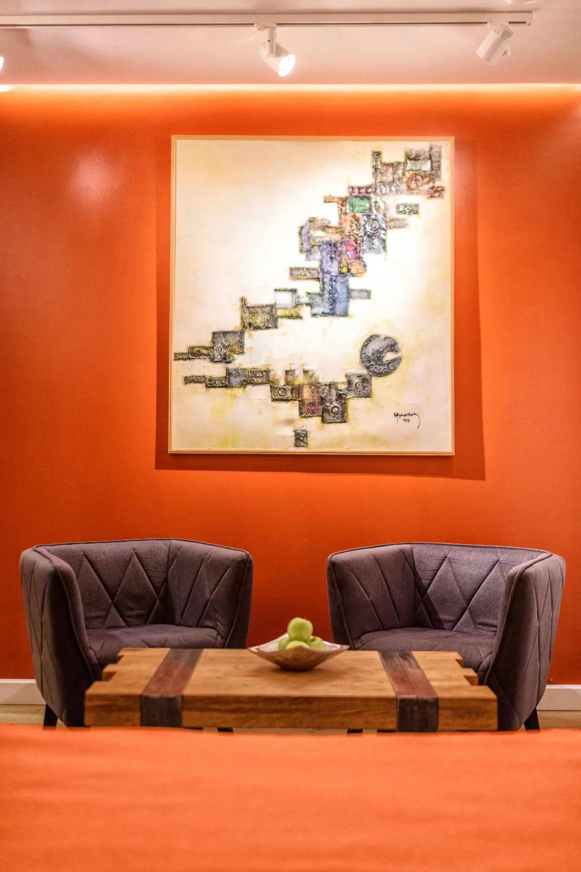 Photo of the whole room in One Luxury Suites