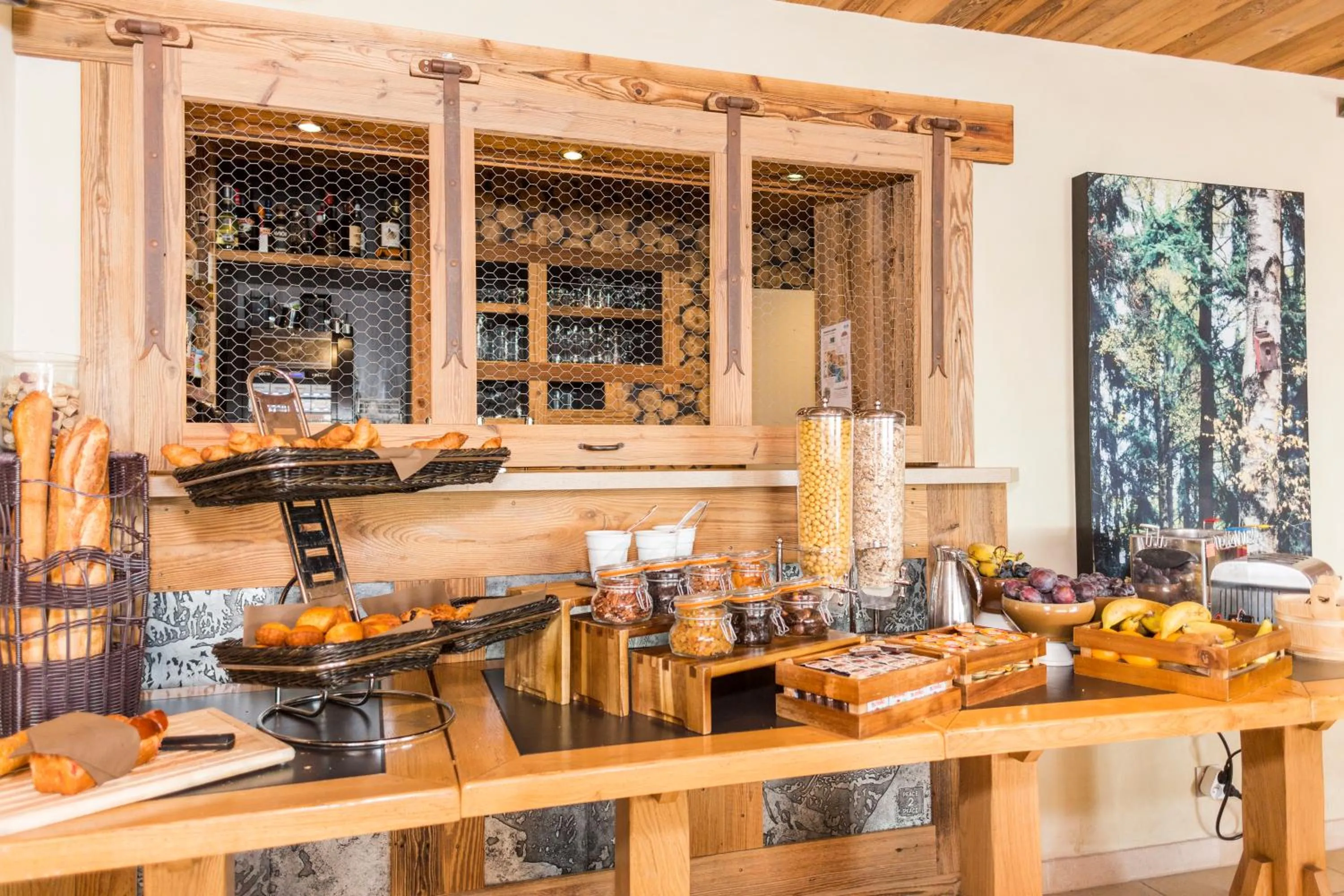 Restaurant/places to eat in Hôtel-Restaurant Bois Joly