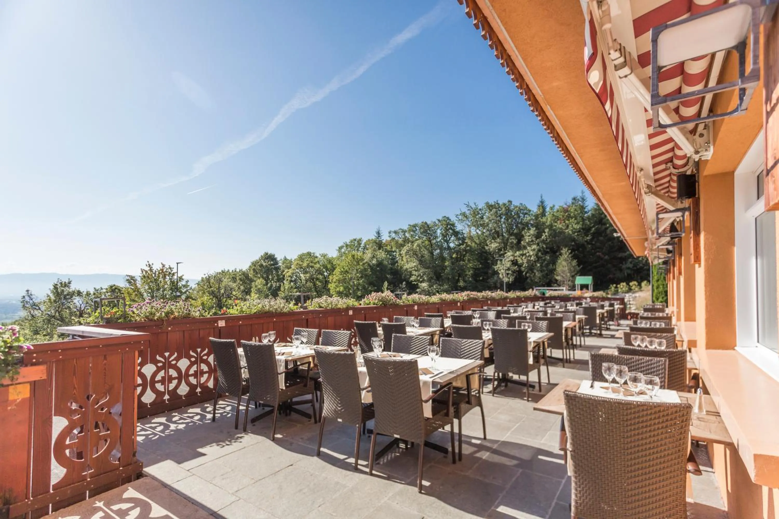 Property building in Hôtel-Restaurant Bois Joly