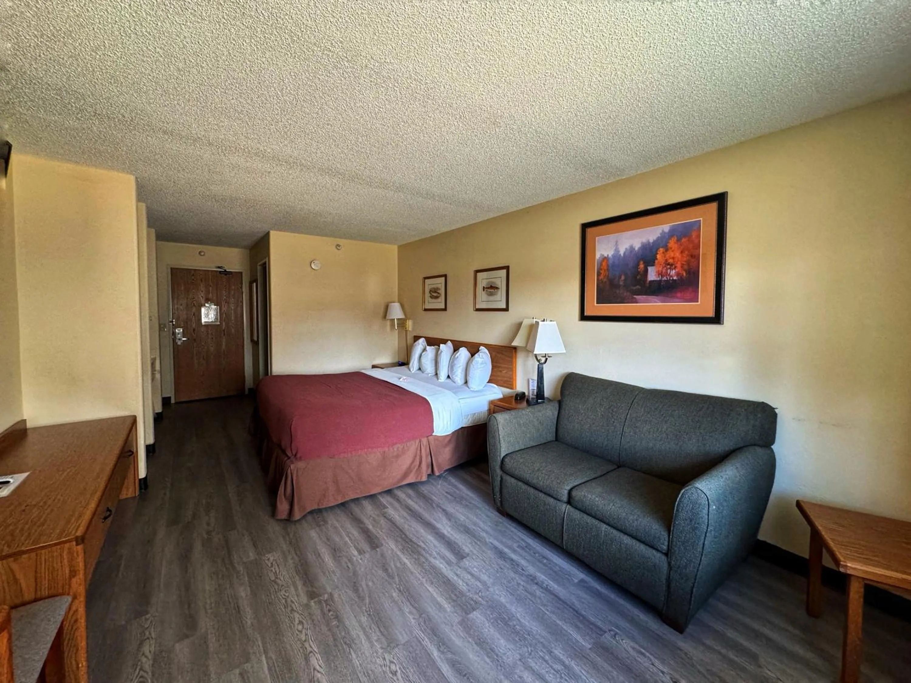 Photo of the whole room, Bed in Stay Wise Inn Cedaredge