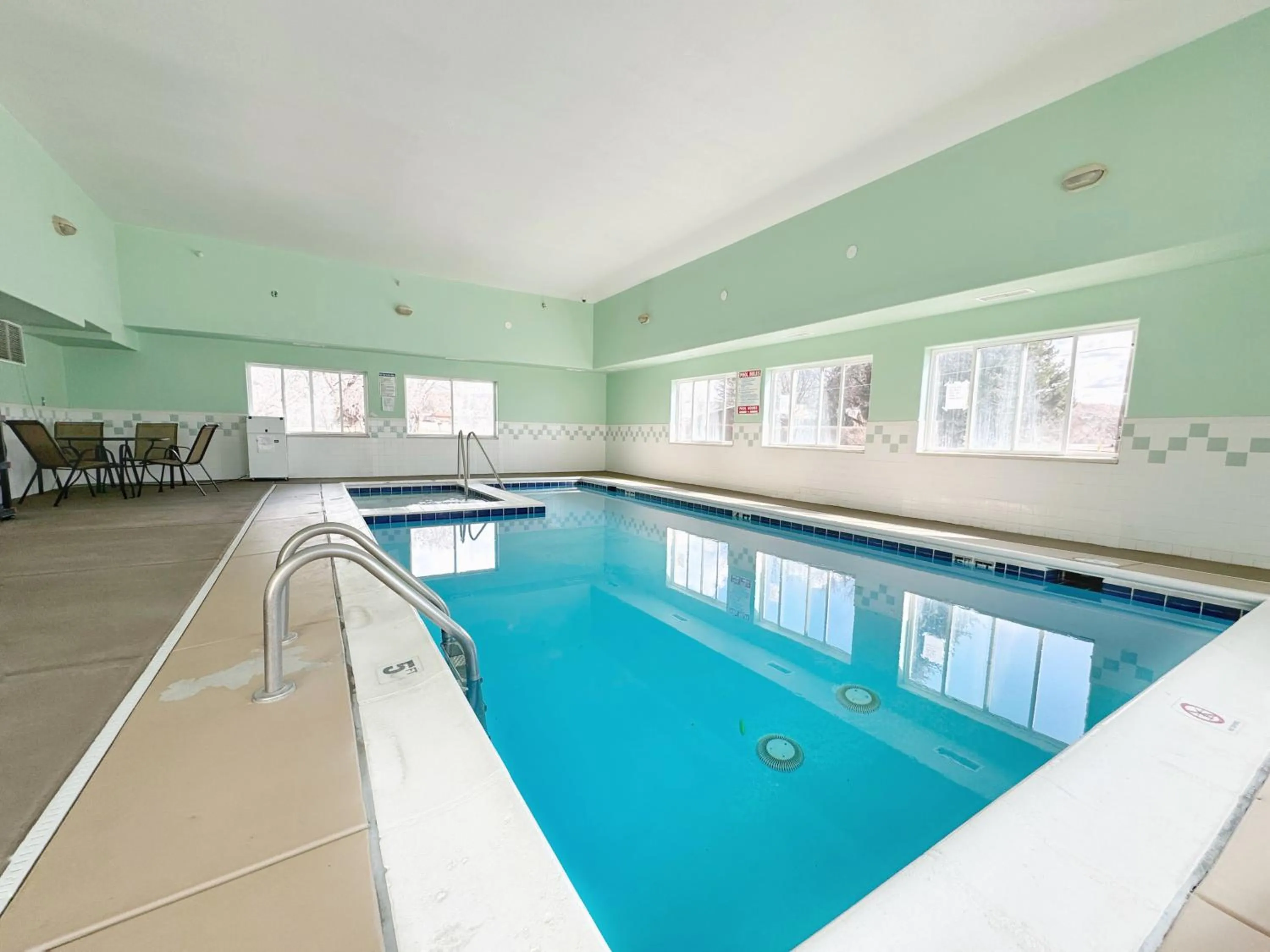 Hot Tub in Stay Wise Inn Cedaredge