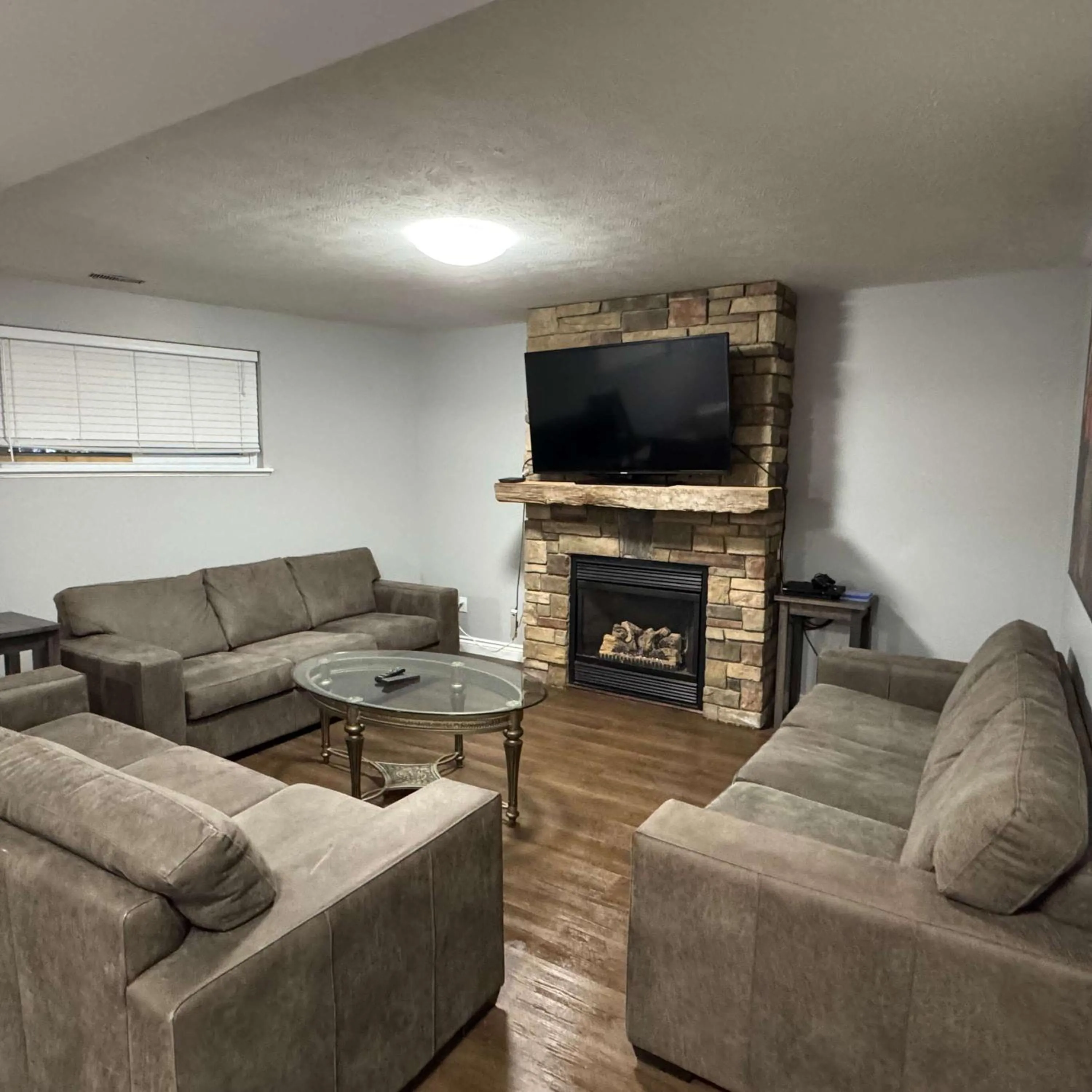 5 Bedrooms, Mountain Views, Steps from Blue Mountain Village, Hot Tub, BBQ