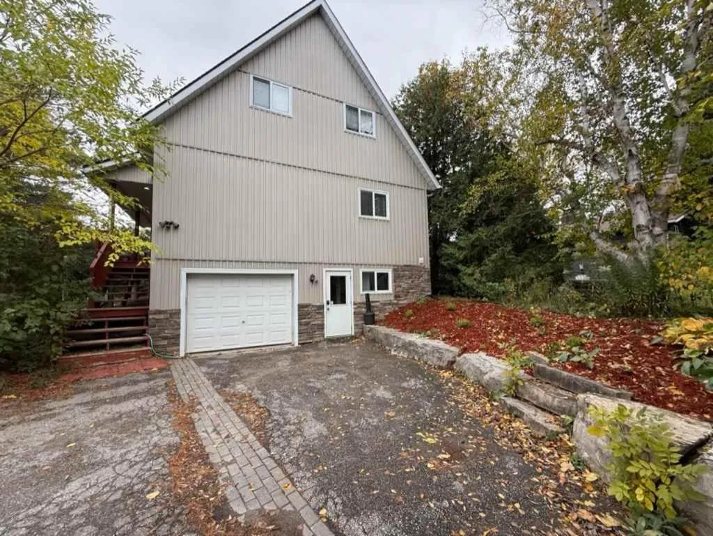 5 Bedrooms, Mountain Views, Steps from Blue Mountain Village, Hot Tub, BBQ