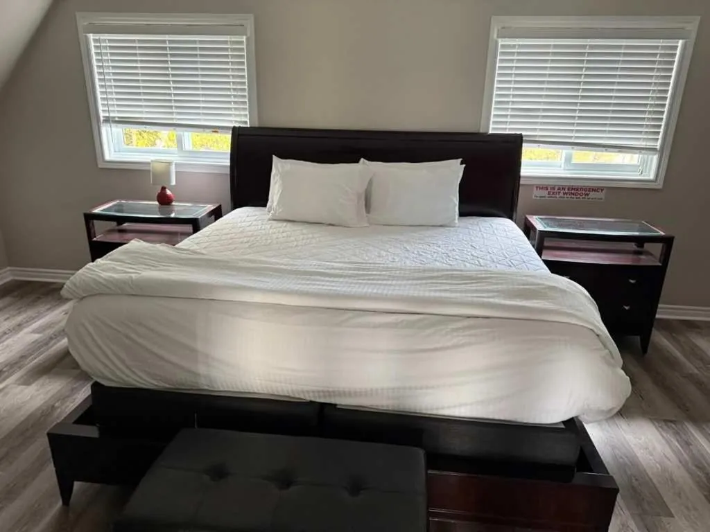 Bed in 5 Bedrooms, Mountain Views, Steps from Blue Mountain Village, Hot Tub, BBQ