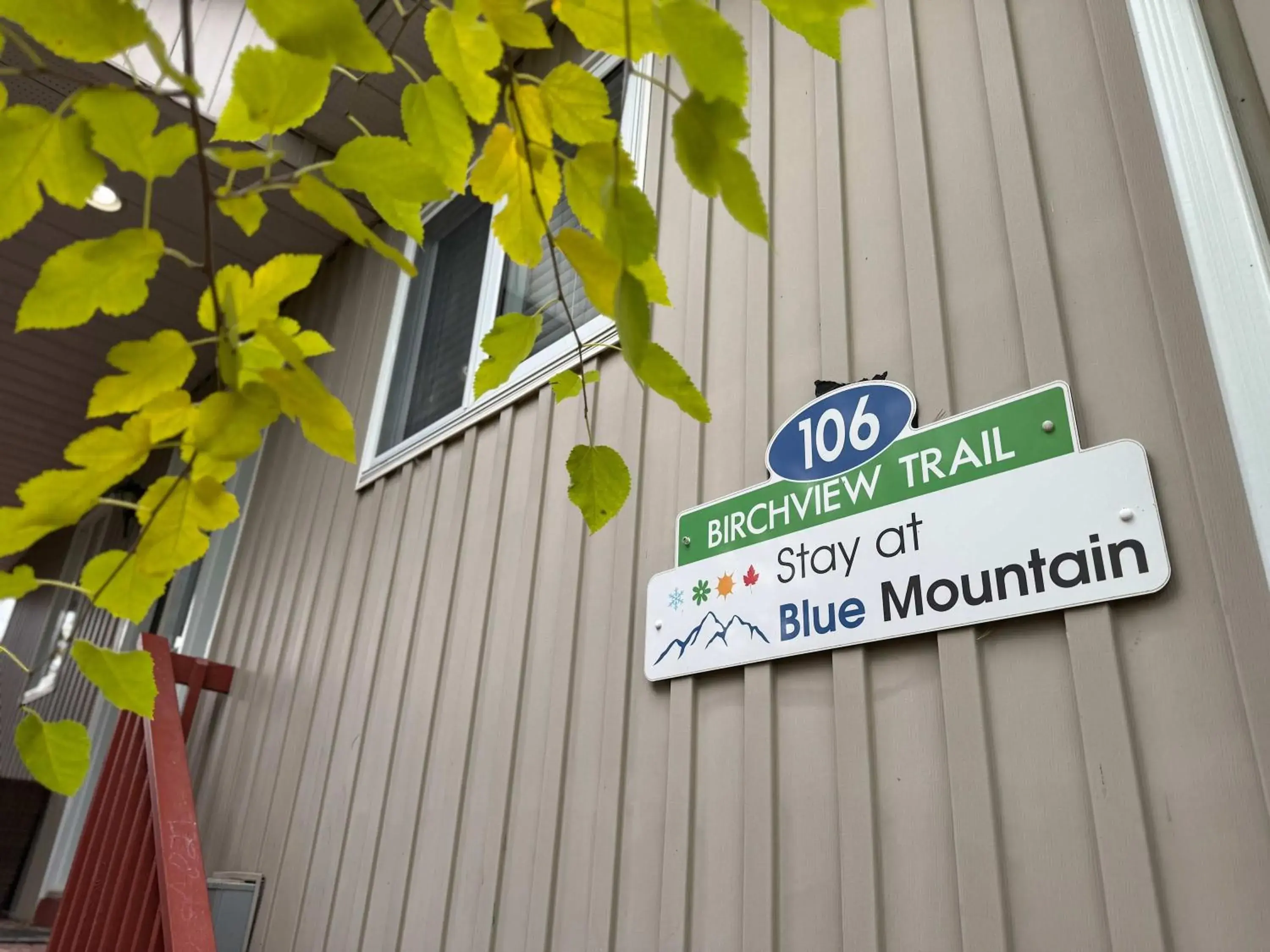 Five-Bedroom Chalet in 5 Bedrooms, Mountain Views, Steps from Blue Mountain Village, Hot Tub, BBQ Five-Bedroom Chalet in 5 Bedrooms, Mountain Views, Steps from Blue Mountain Village, Hot Tub, BBQ