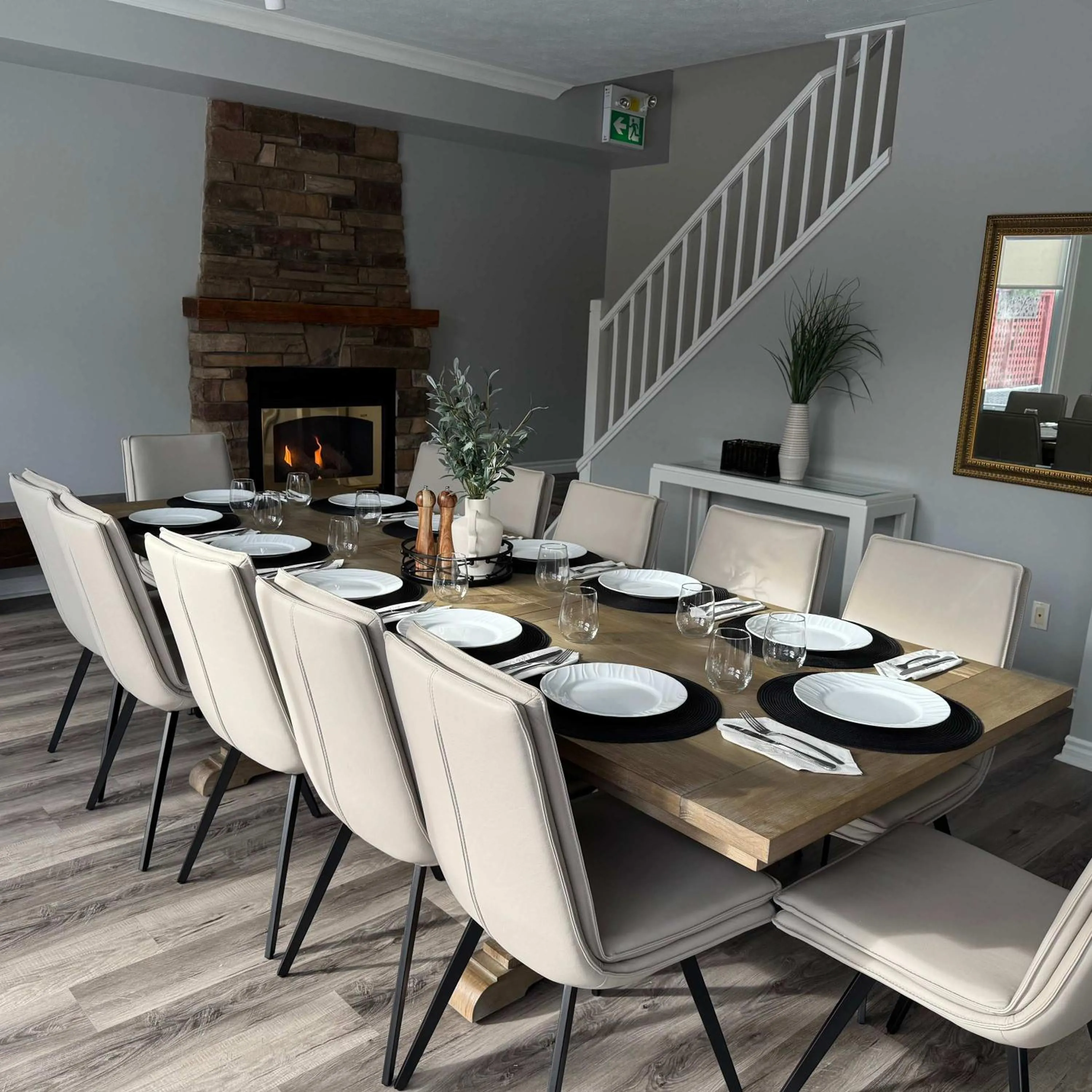 5 Bedrooms, Mountain Views, Steps from Blue Mountain Village, Hot Tub, BBQ