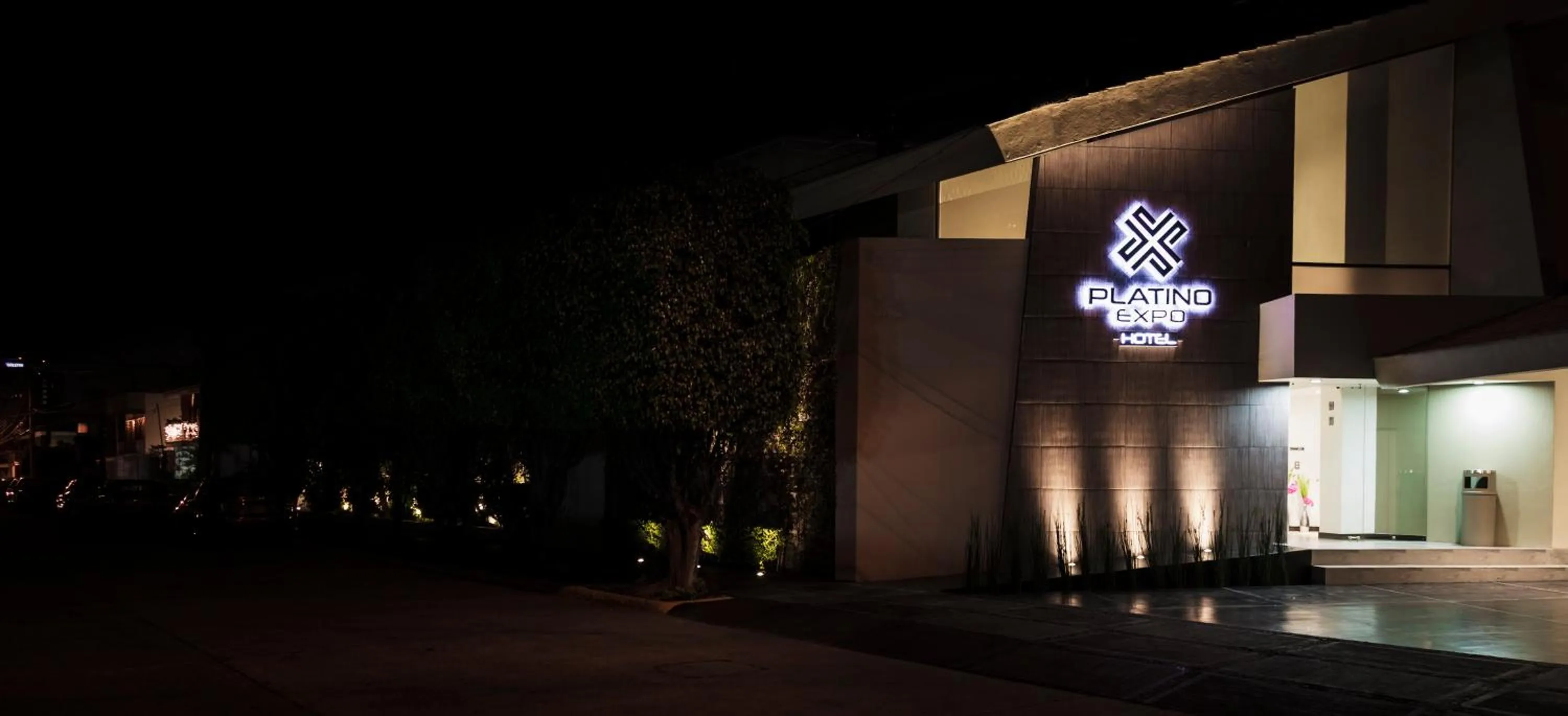 Facade/entrance in Hotel Platino Expo Guadalajara