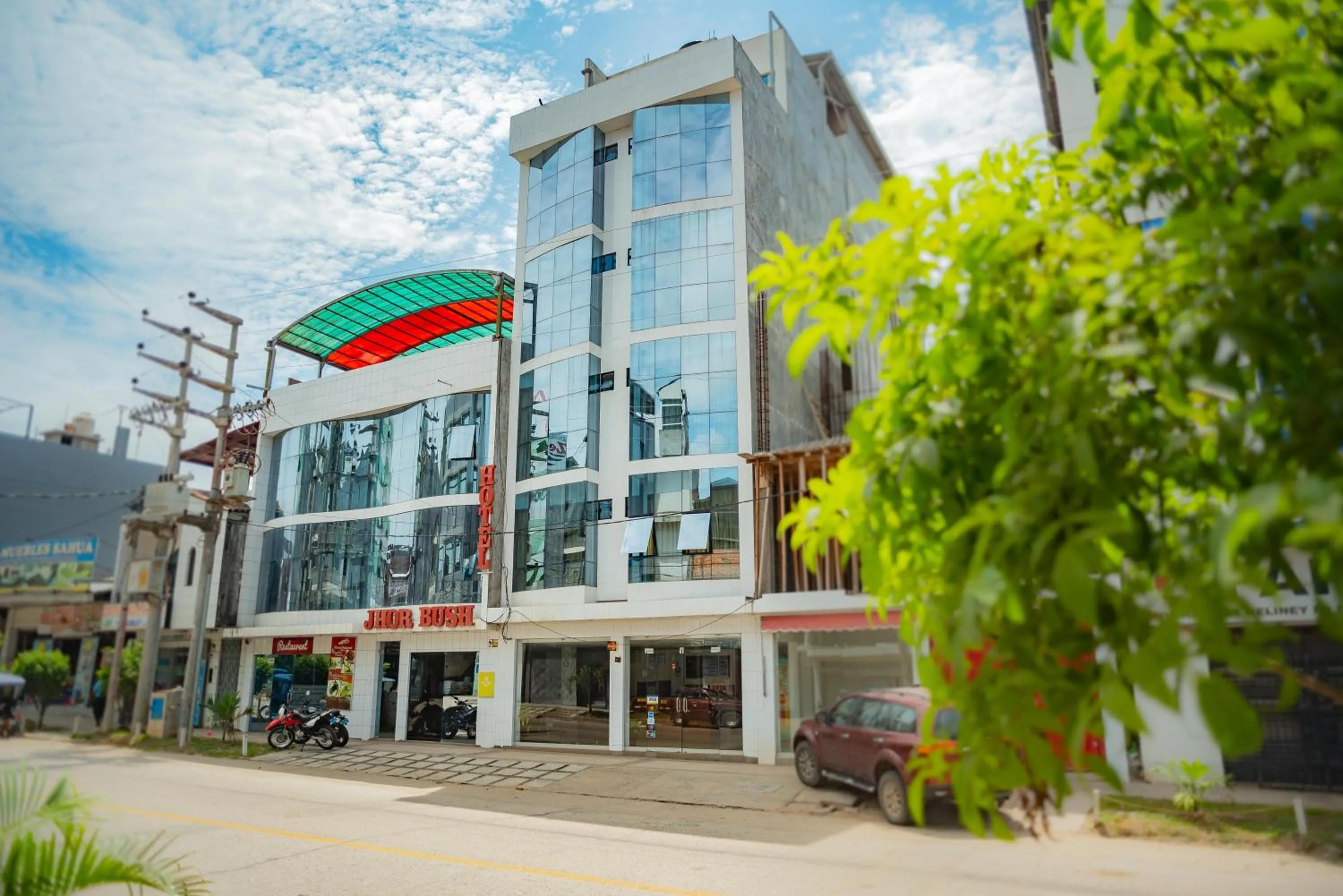 Facade/entrance in Hotel Jhor Bush