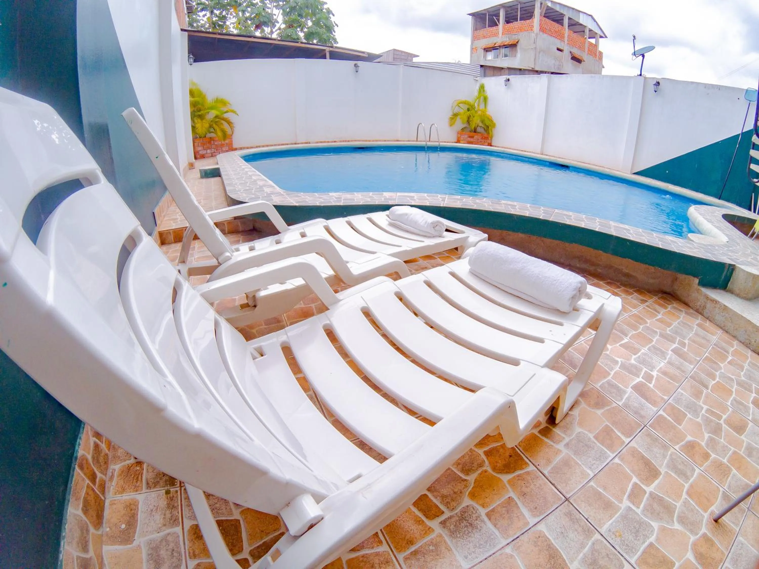 Swimming pool in Hotel Jhor Bush