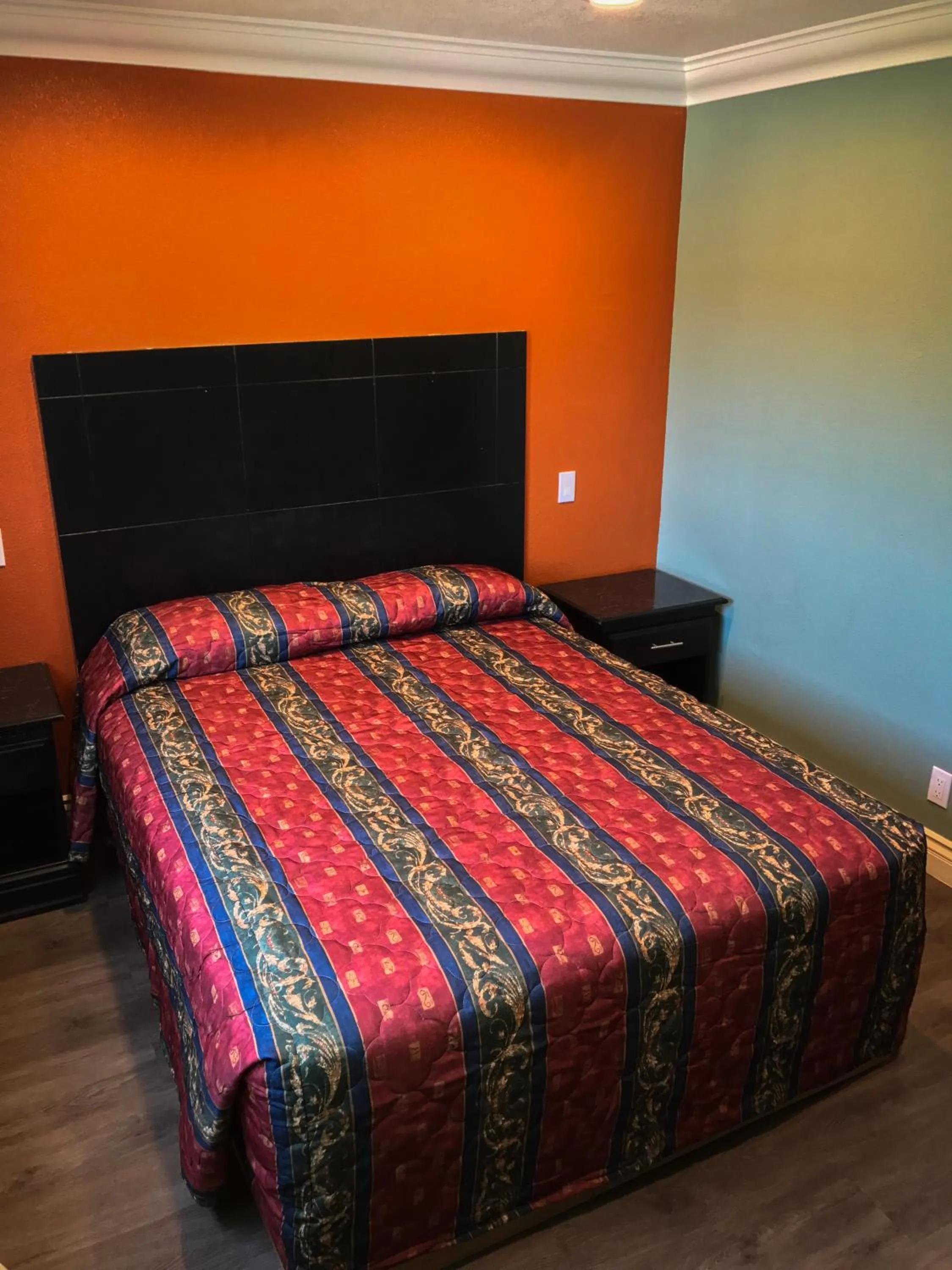 Bed in Highland Park Motel