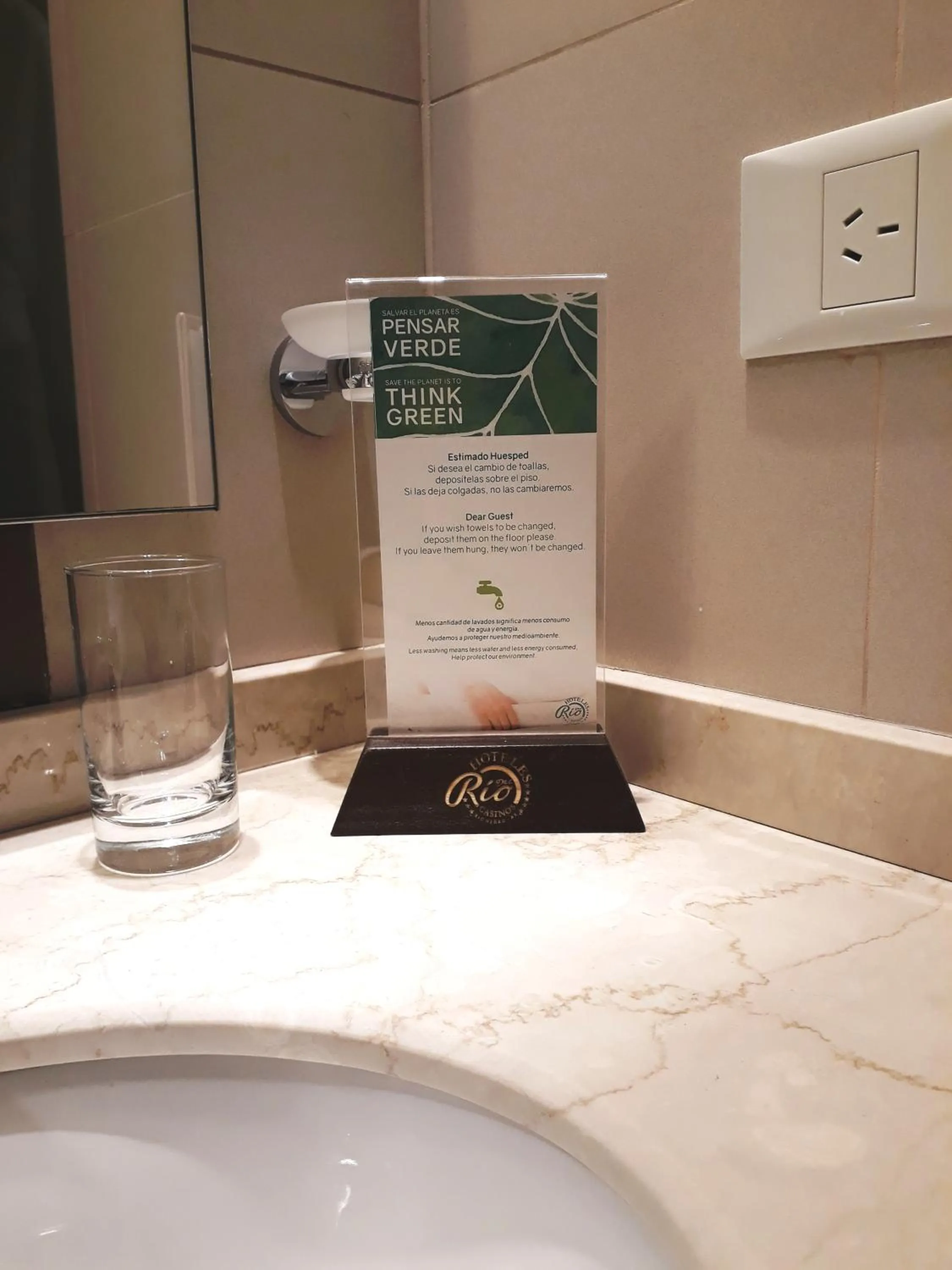 Bathroom in Hotel y Casino Del Río - General Roca