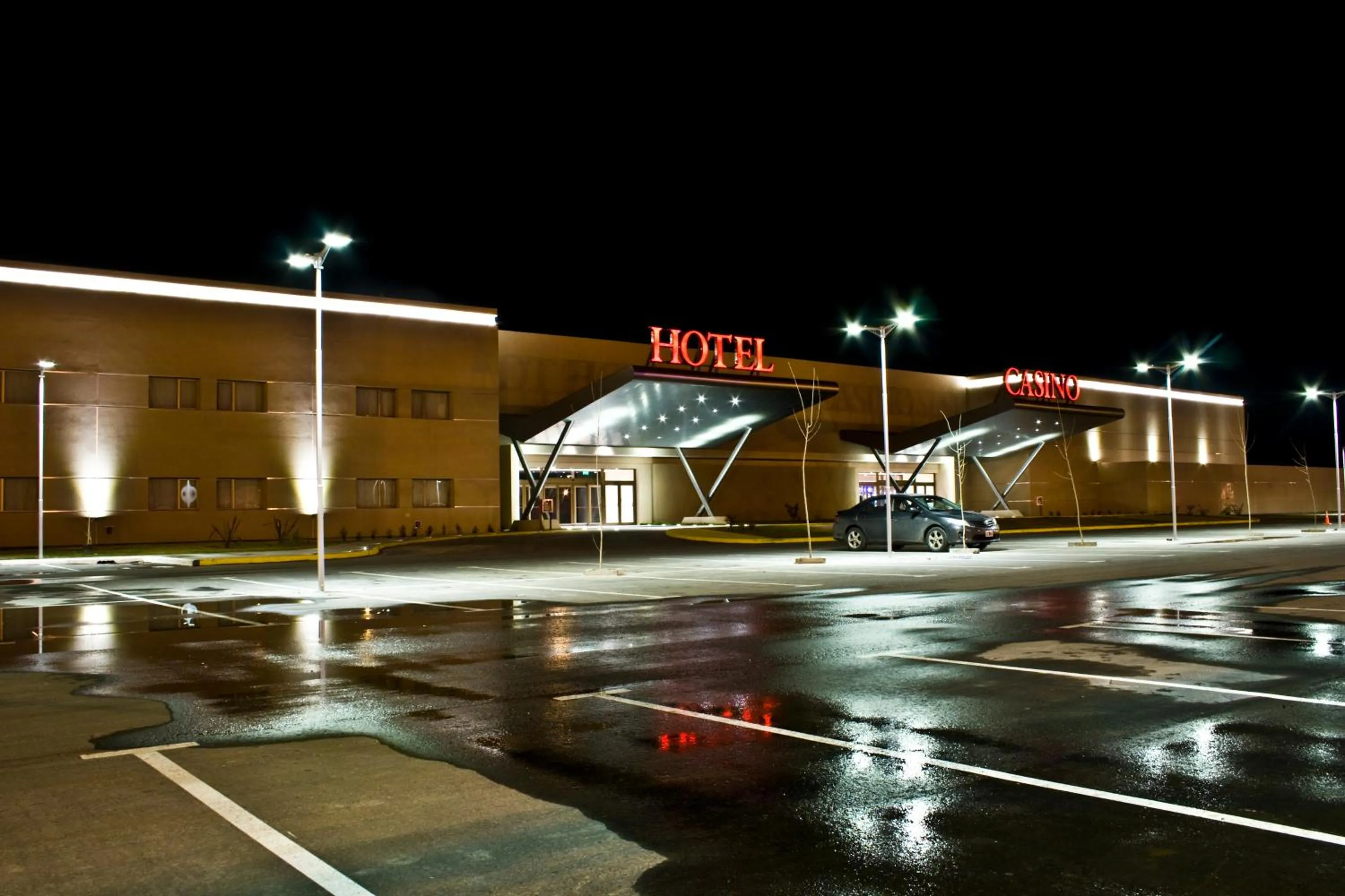 Facade/entrance in Hotel y Casino Del Río - General Roca