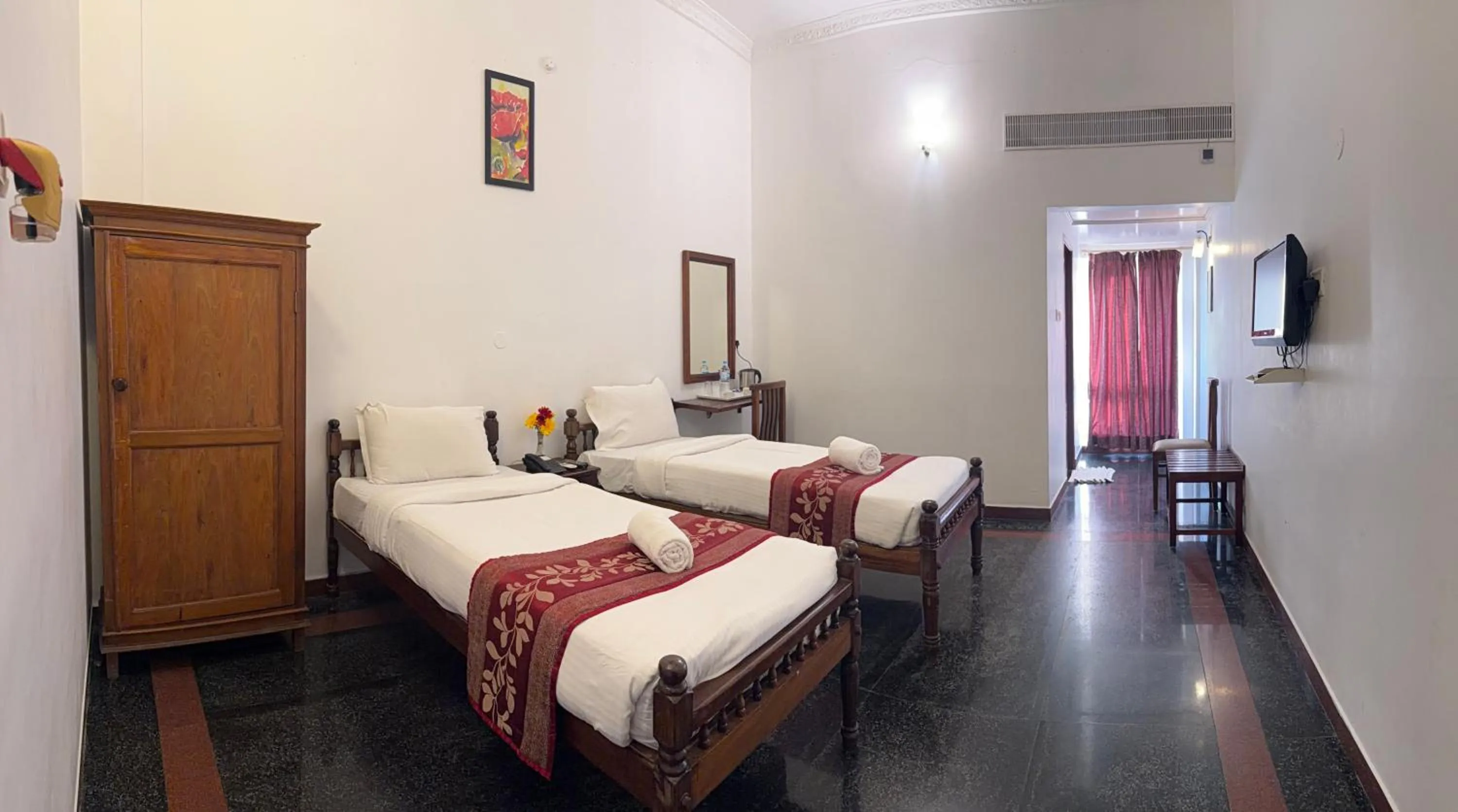 Photo of the whole room, Bed in Bon Sejour