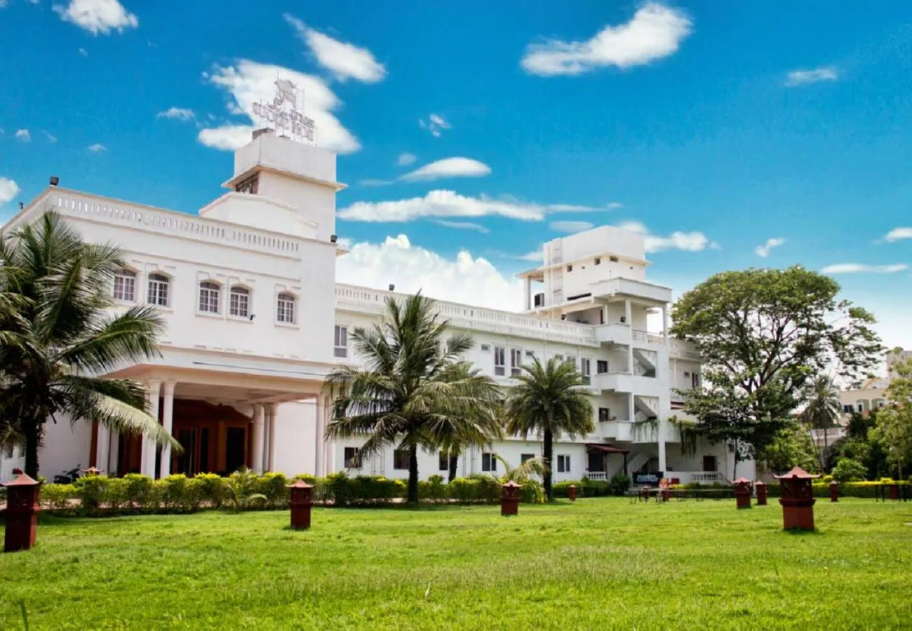 Property building in Bon Sejour