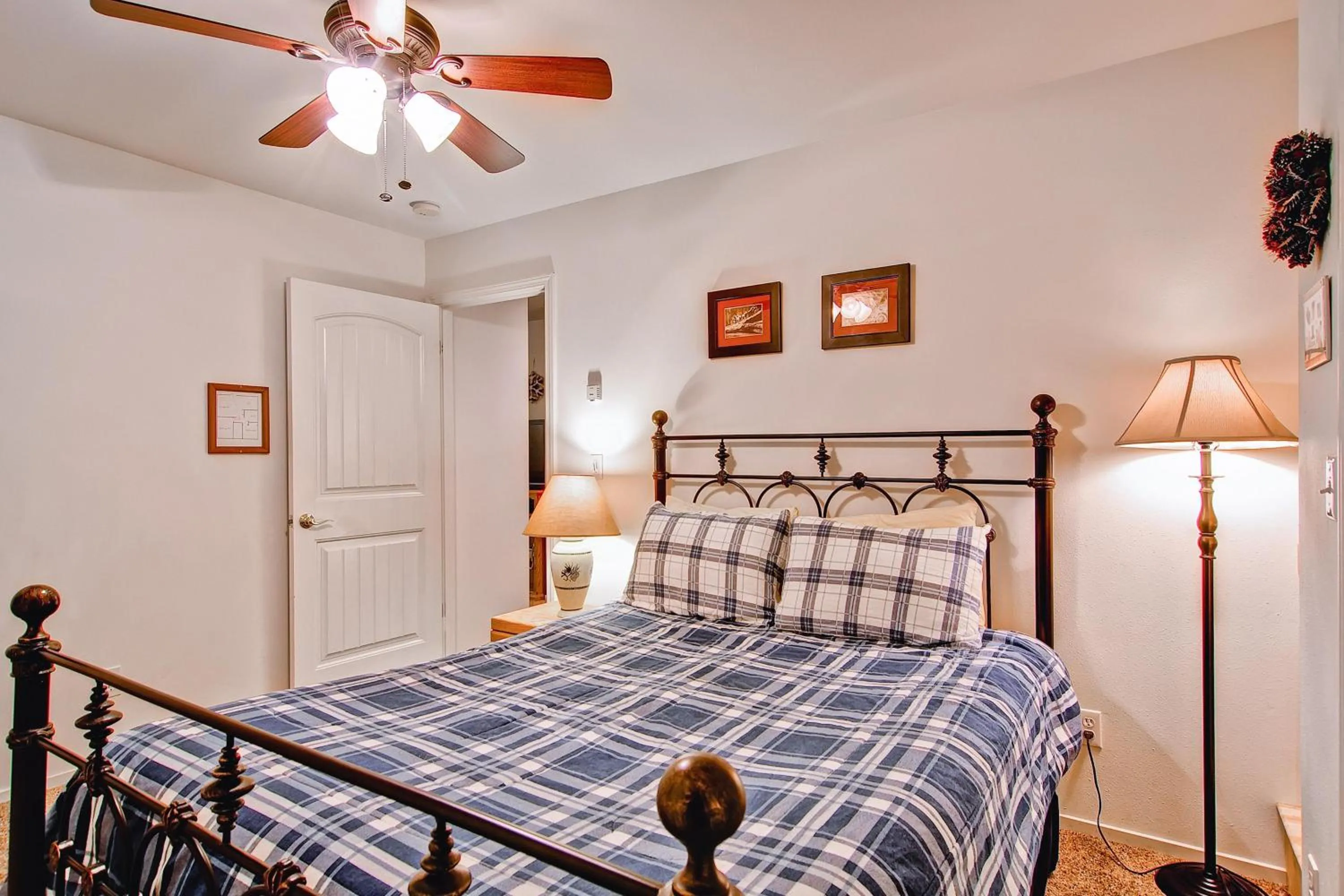 Bed in Bears Den & Little Bear