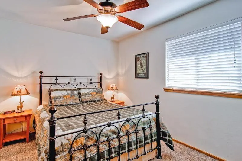 Bed in Bears Den & Little Bear