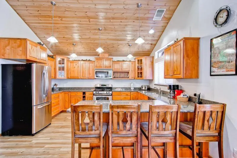 Bears Den & Little Bear