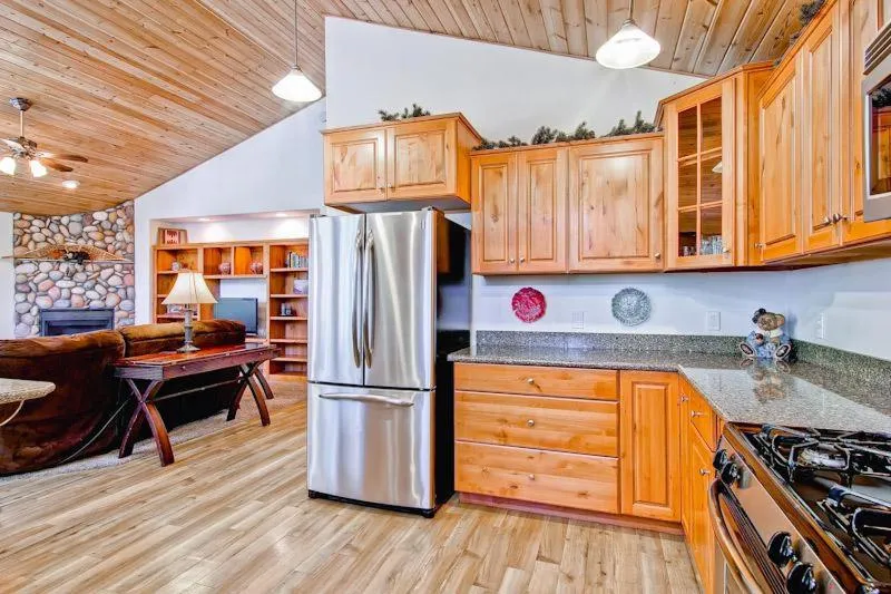 Bears Den & Little Bear