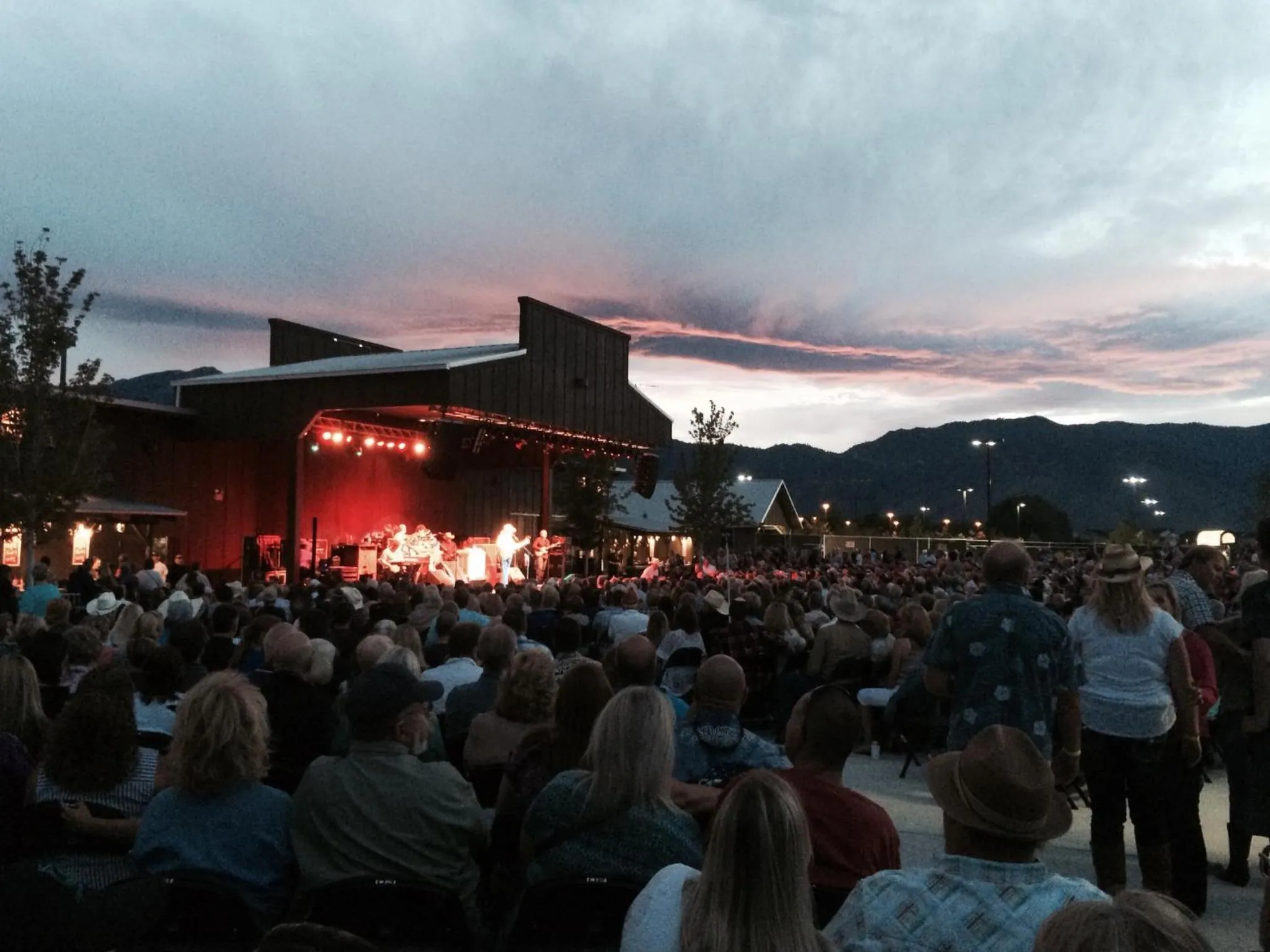 Evening entertainment in Carson Valley Inn