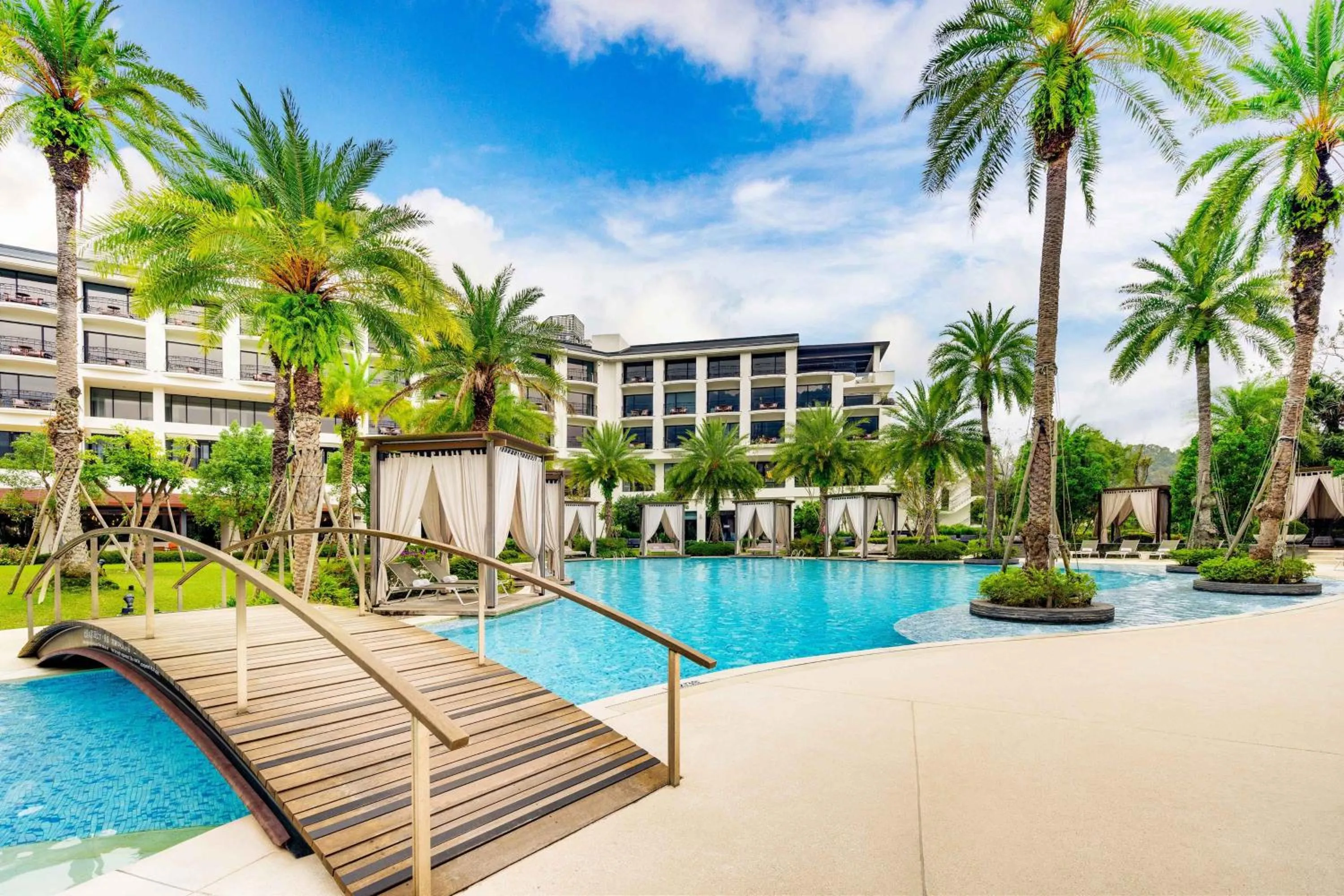 Swimming pool in The Westin Tashee Resort, Taoyuan