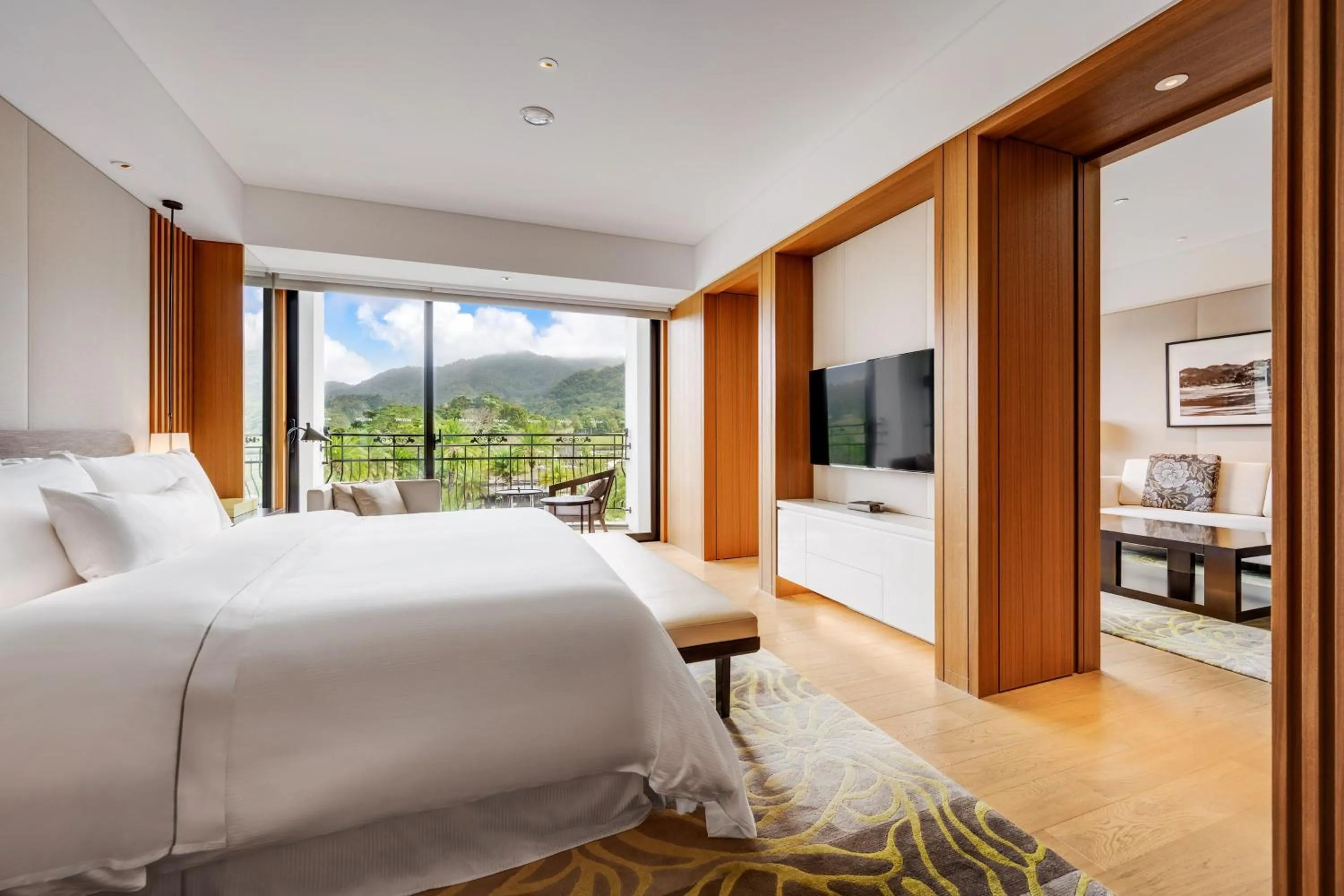 Bedroom, Bed in The Westin Tashee Resort, Taoyuan