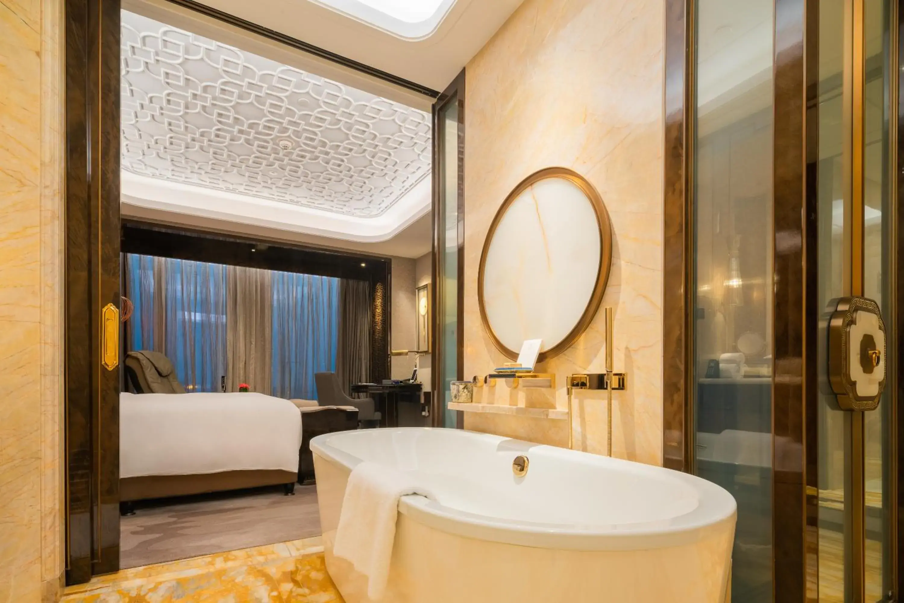 Grand Deluxe King in Wanda Reign Chengdu Grand Deluxe King in Wanda Reign Chengdu