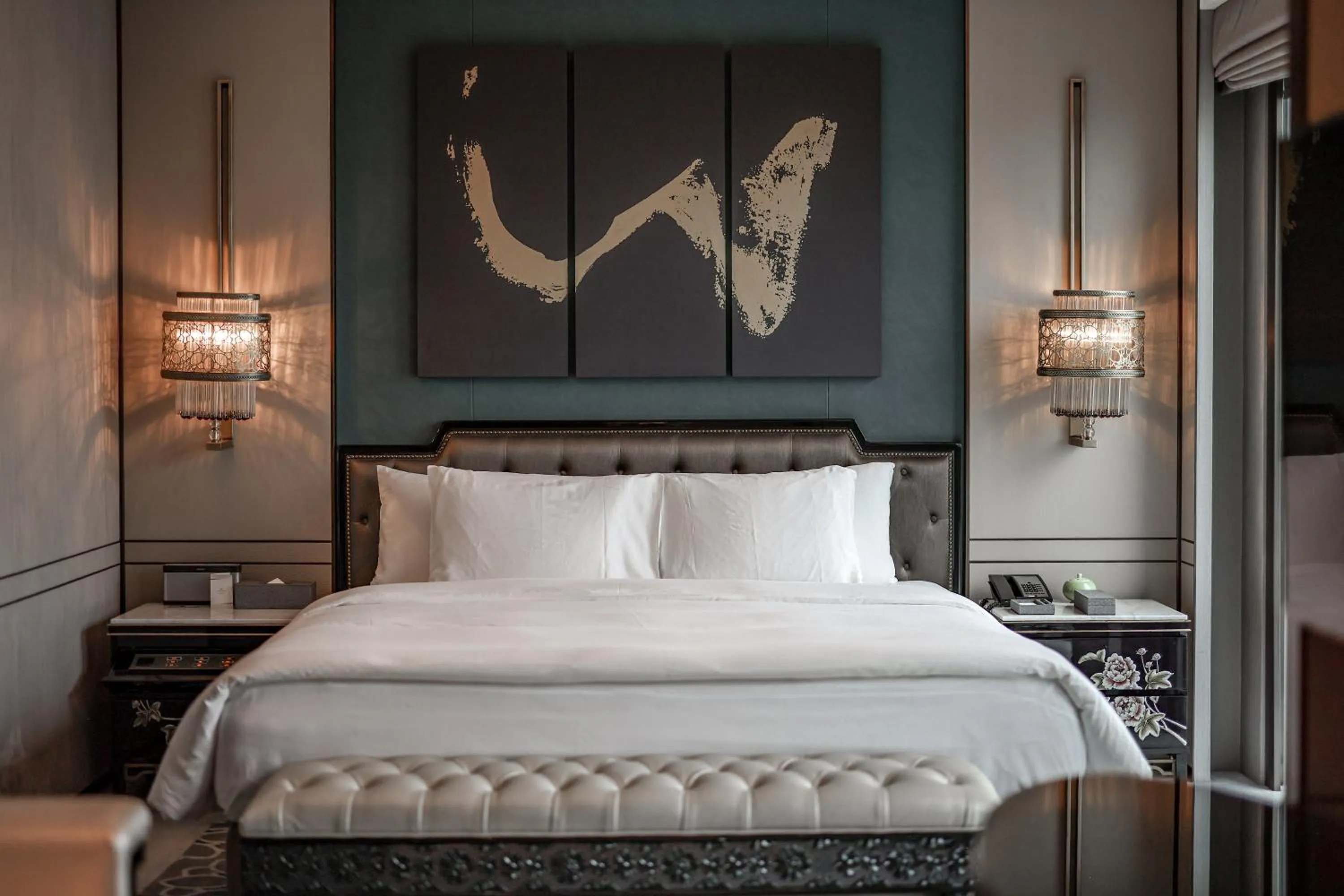 Property building, Bed in Wanda Reign Chengdu