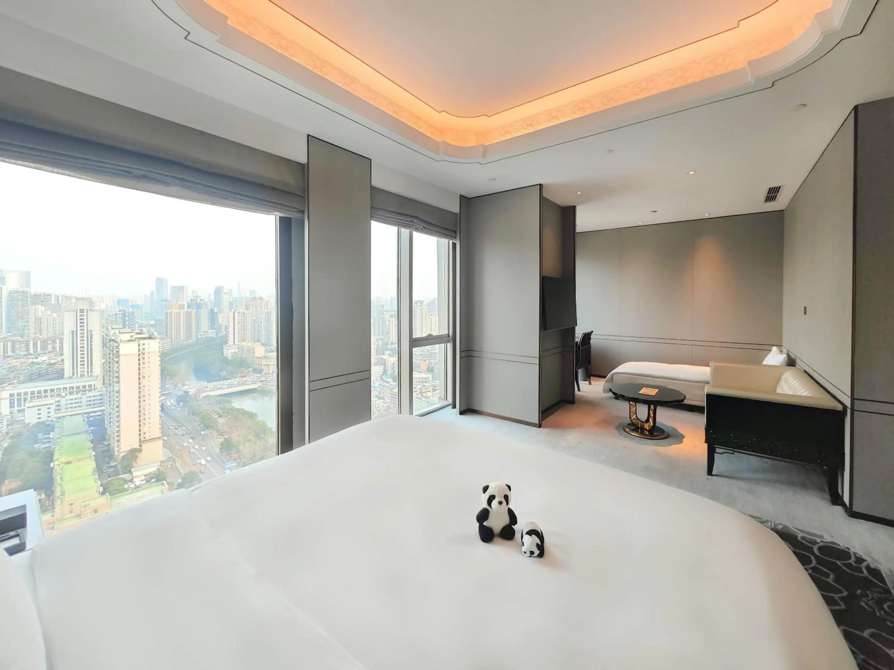 Property building, Bed in Wanda Reign Chengdu