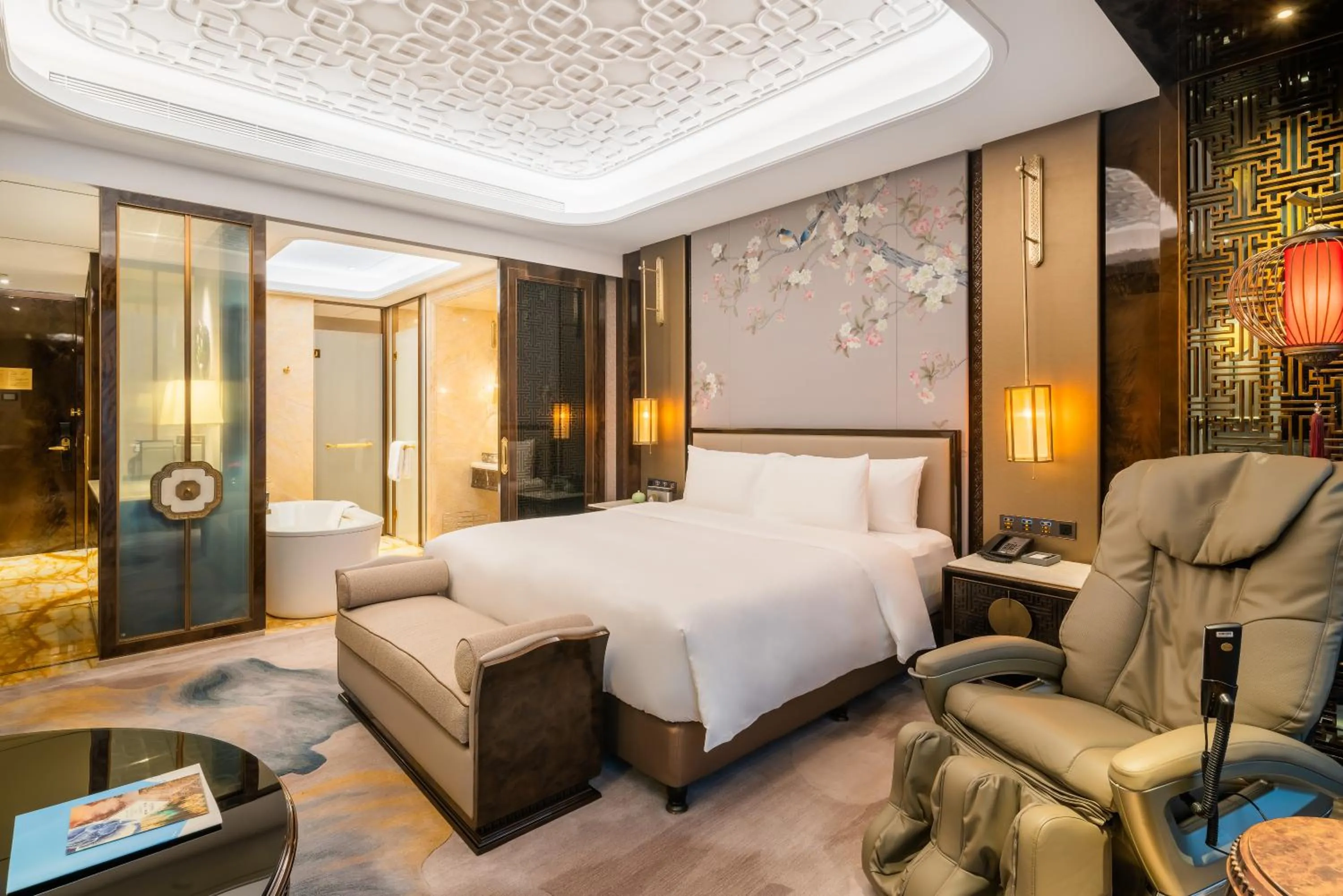 Photo of the whole room, Bed in Wanda Reign Chengdu