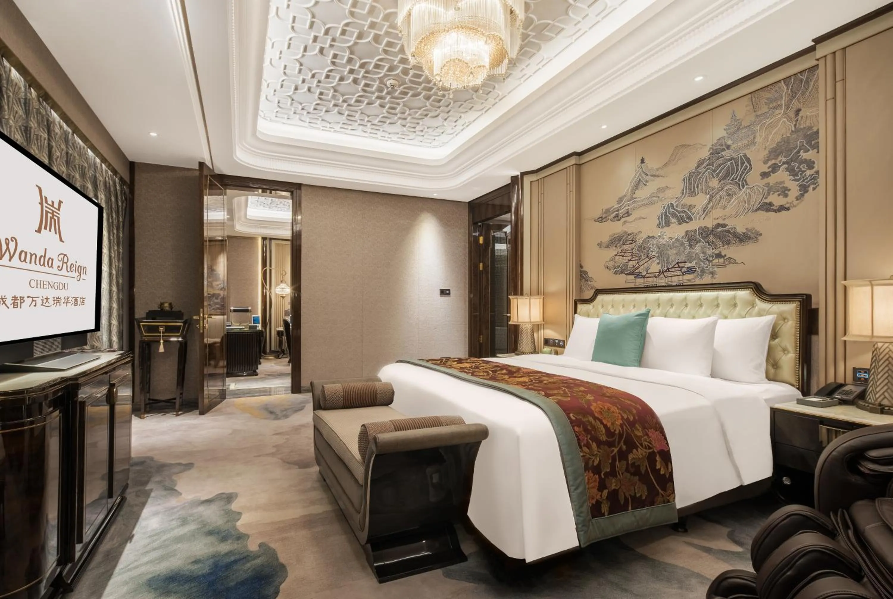 Bedroom, Bed in Wanda Reign Chengdu