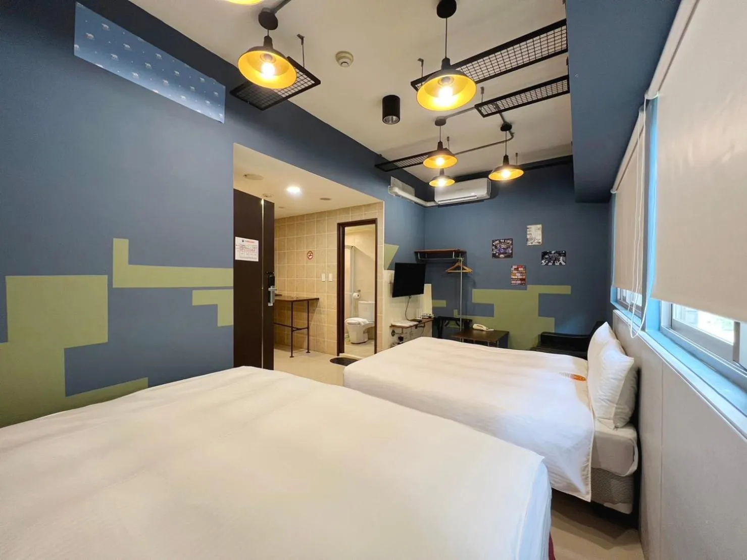 Bedroom, Bed in Bear Hotel