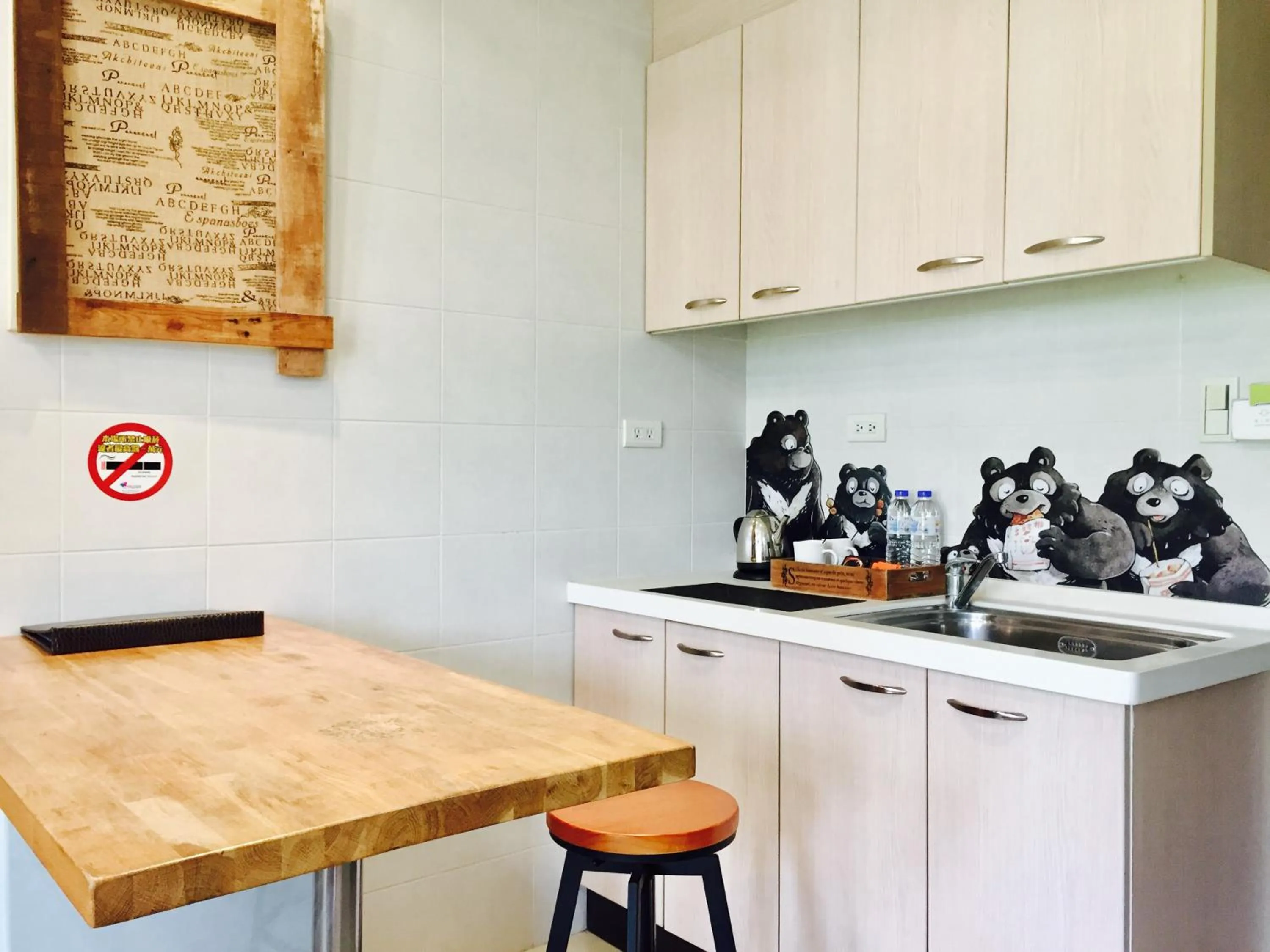 Coffee/tea facilities in Bear Hotel