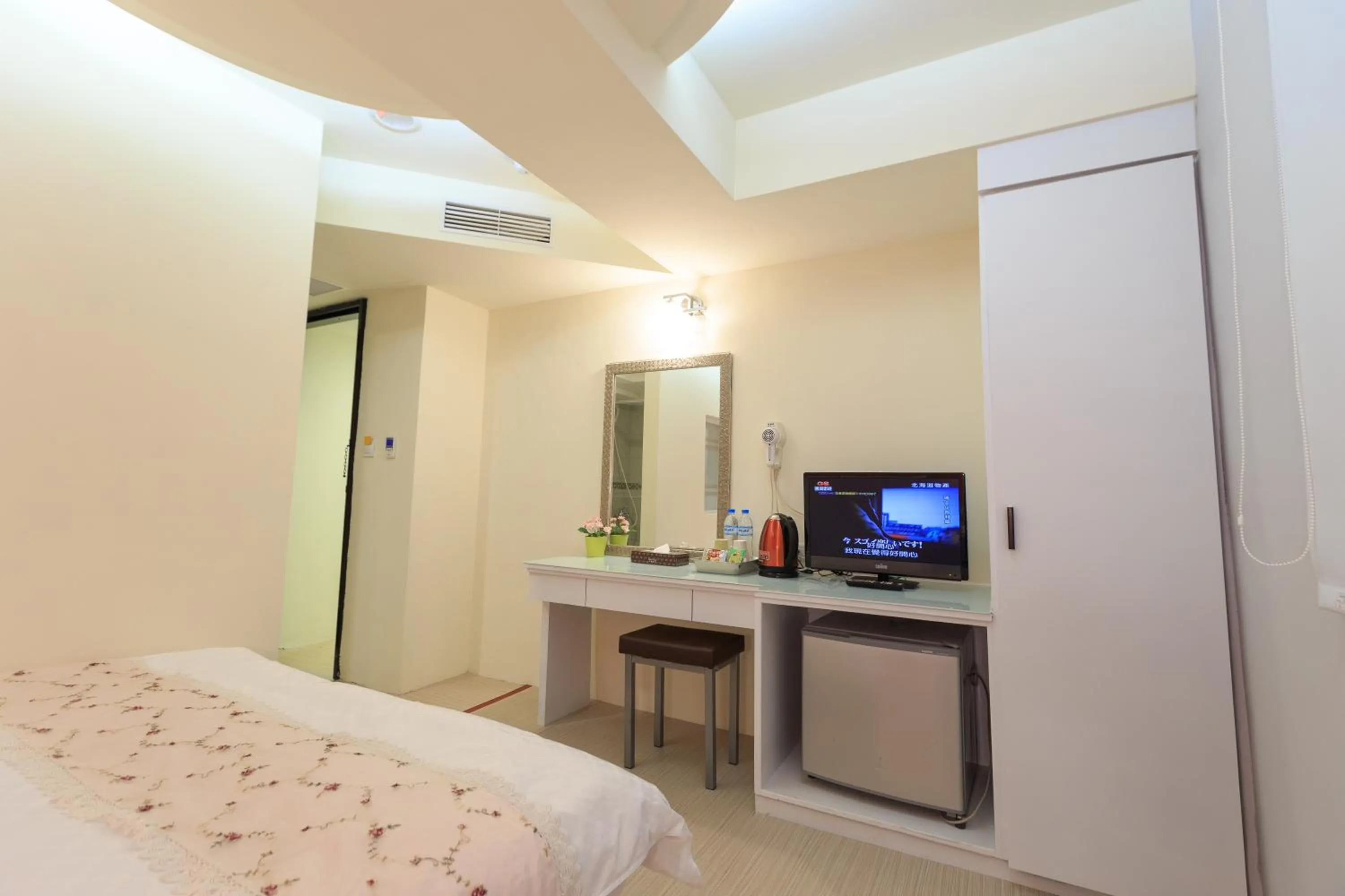 Coffee/tea facilities in Travelyoung Hotel