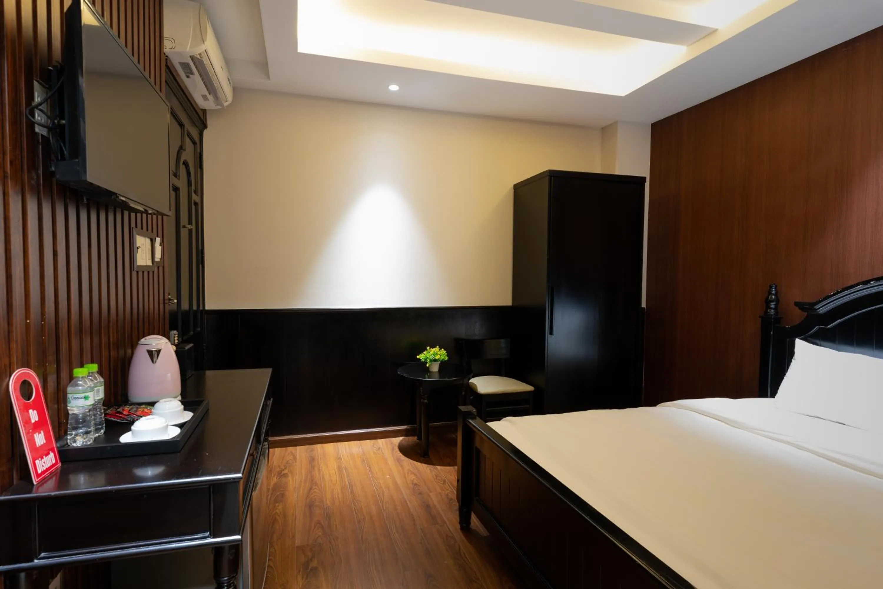 Bed in Queen Central Hotel - Ben Thanh Market